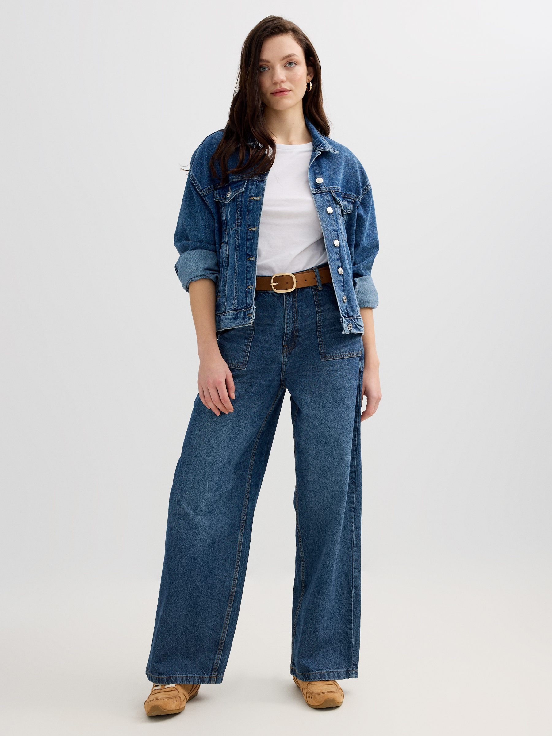 High-waisted wide leg jeans blue front view