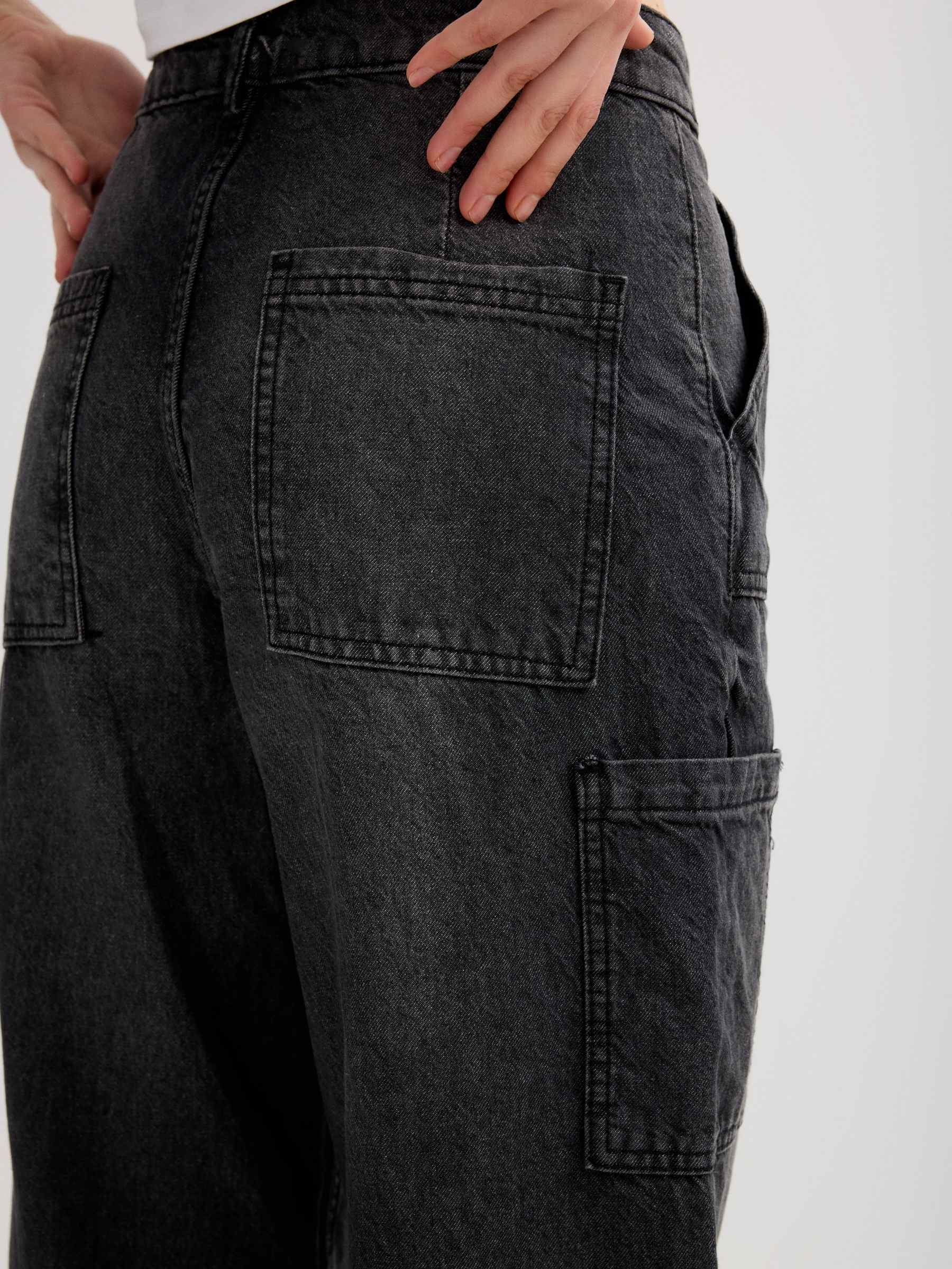 High-waisted black multi-pocket jeans black front view