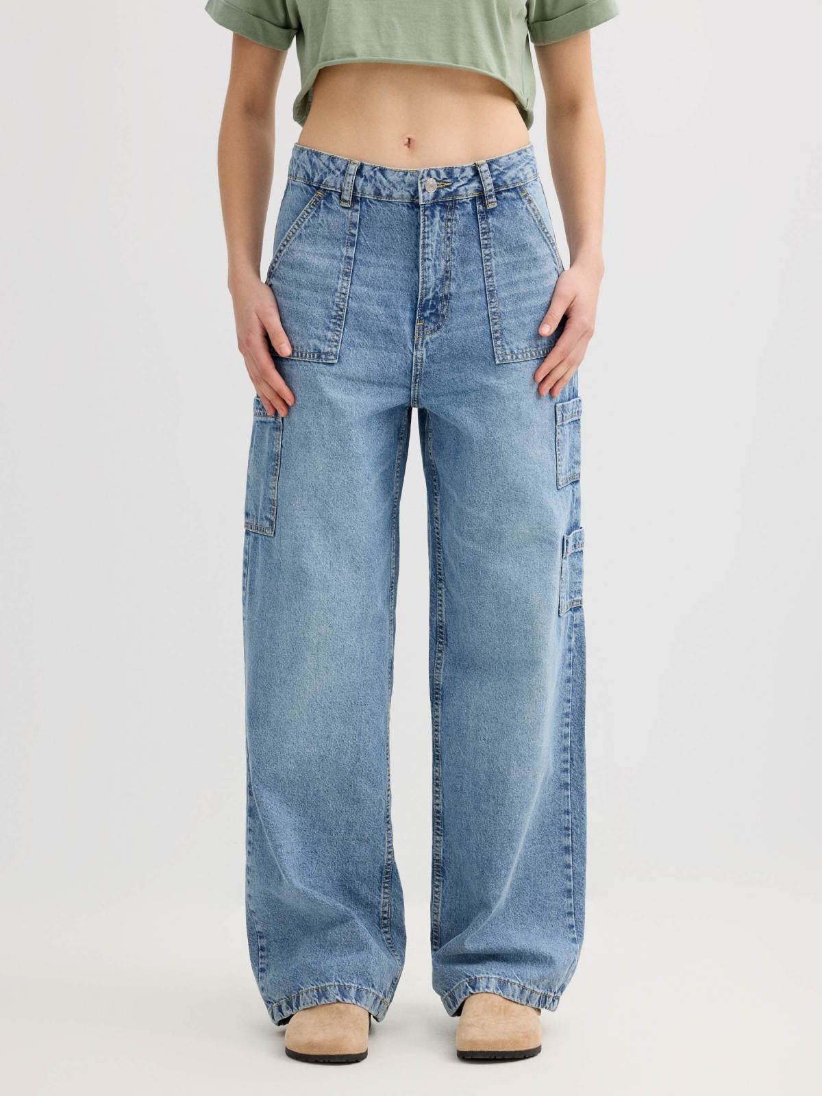 High-waisted multi-pocket jeans blue middle front view