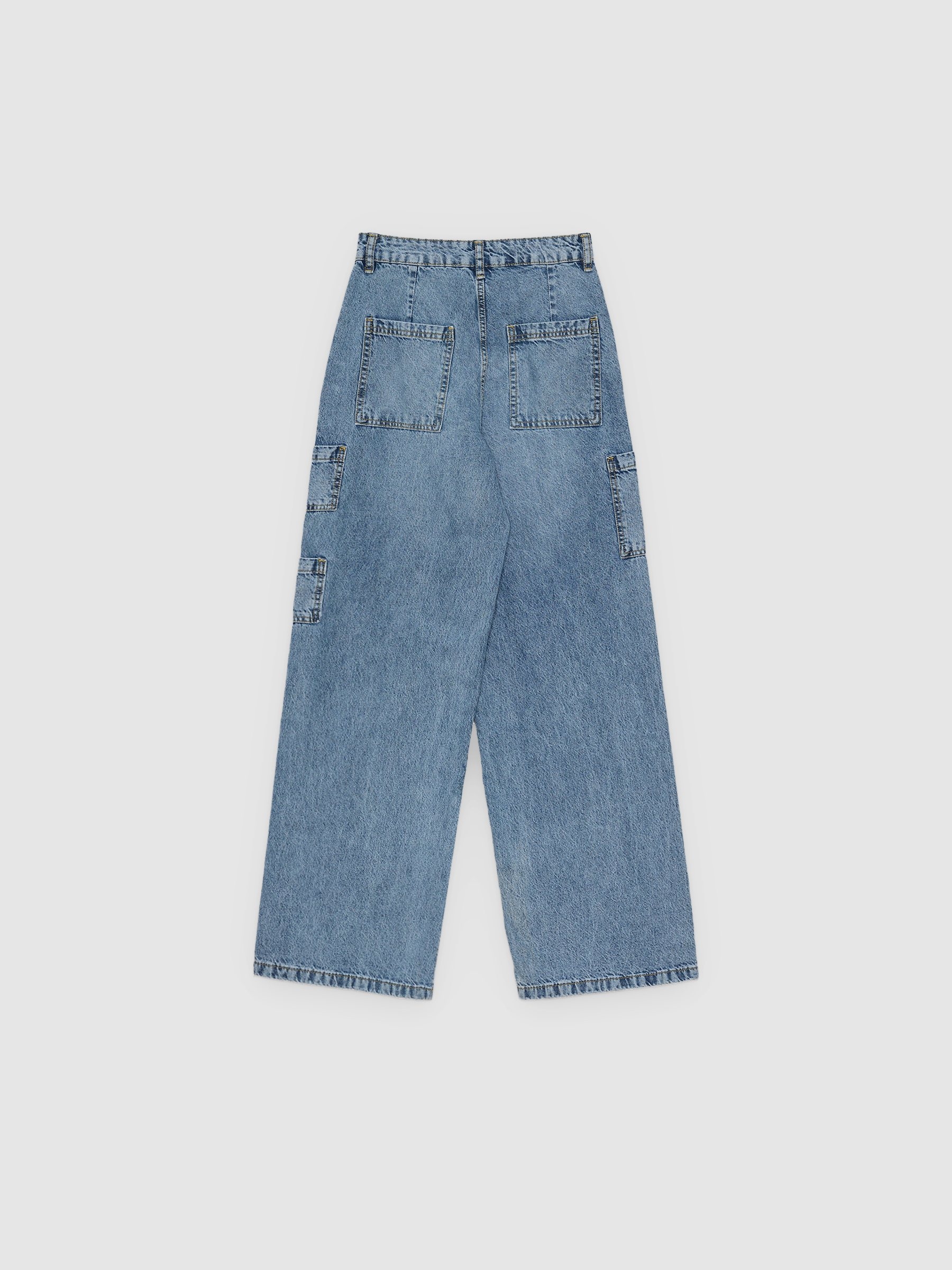 Jeans multibolsillos tiro alto azul vista general frontal