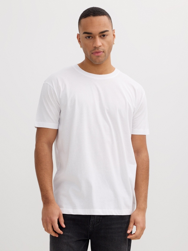 T-shirt básica de manga curta branco vista meia frontal