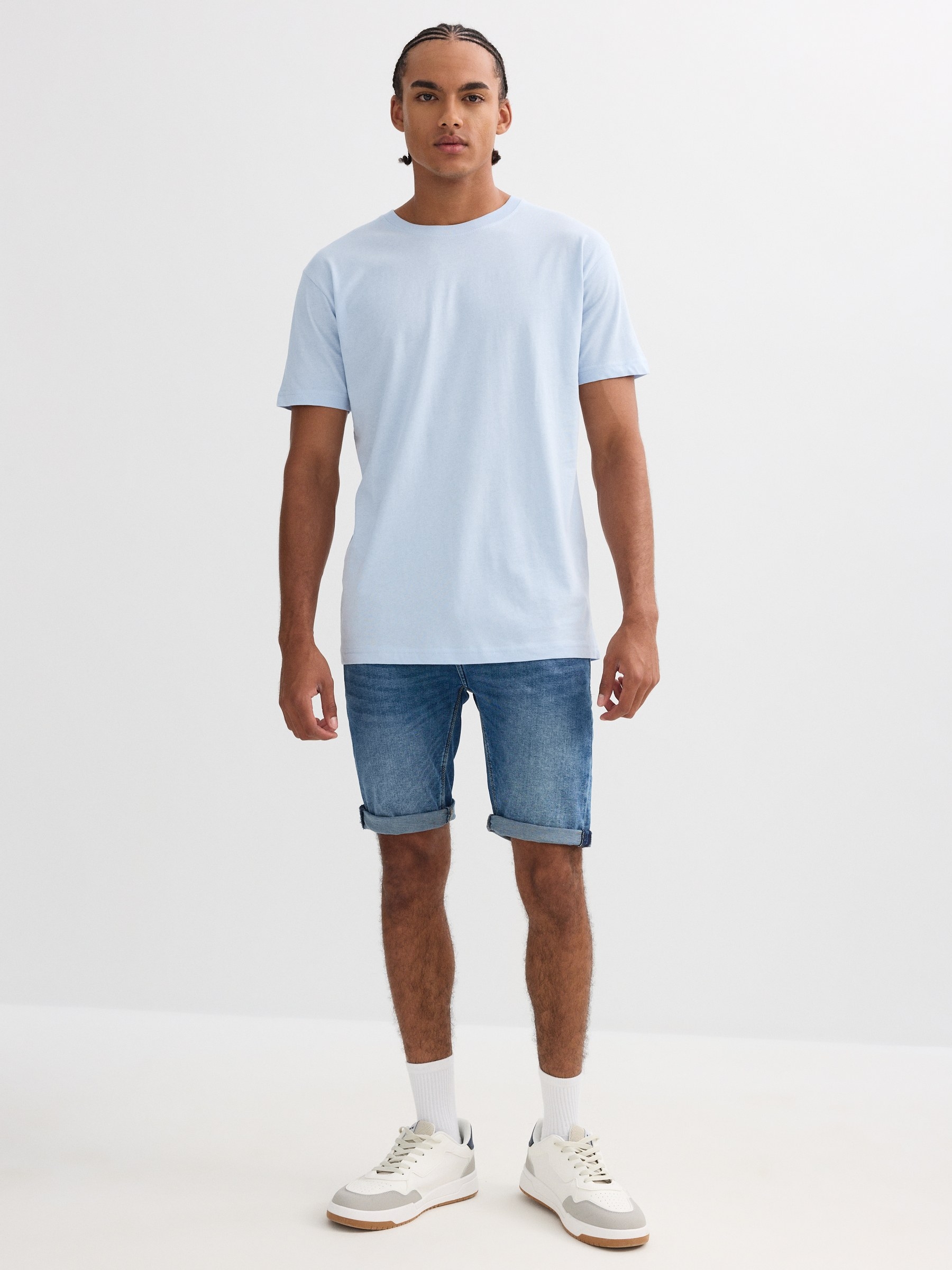 Bermuda jeans slim cinco bolsos azul vista meia frontal