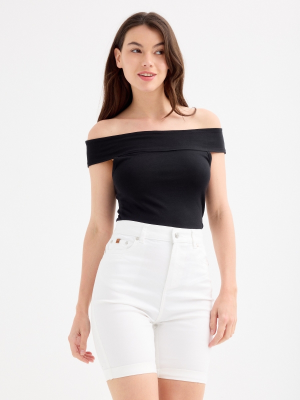 High-waisted slim Bermuda
