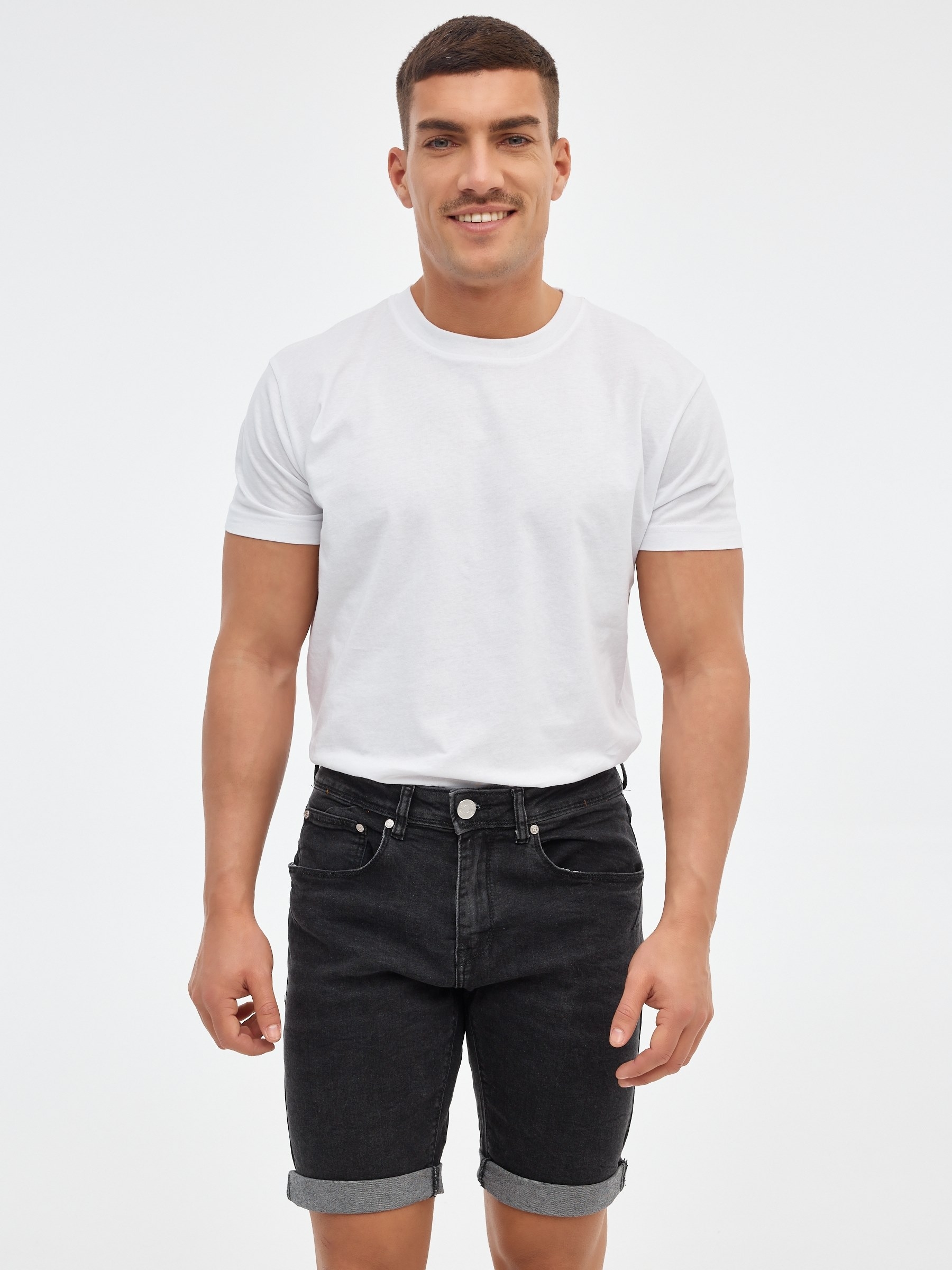 Basic skinny denim Bermuda black middle front view