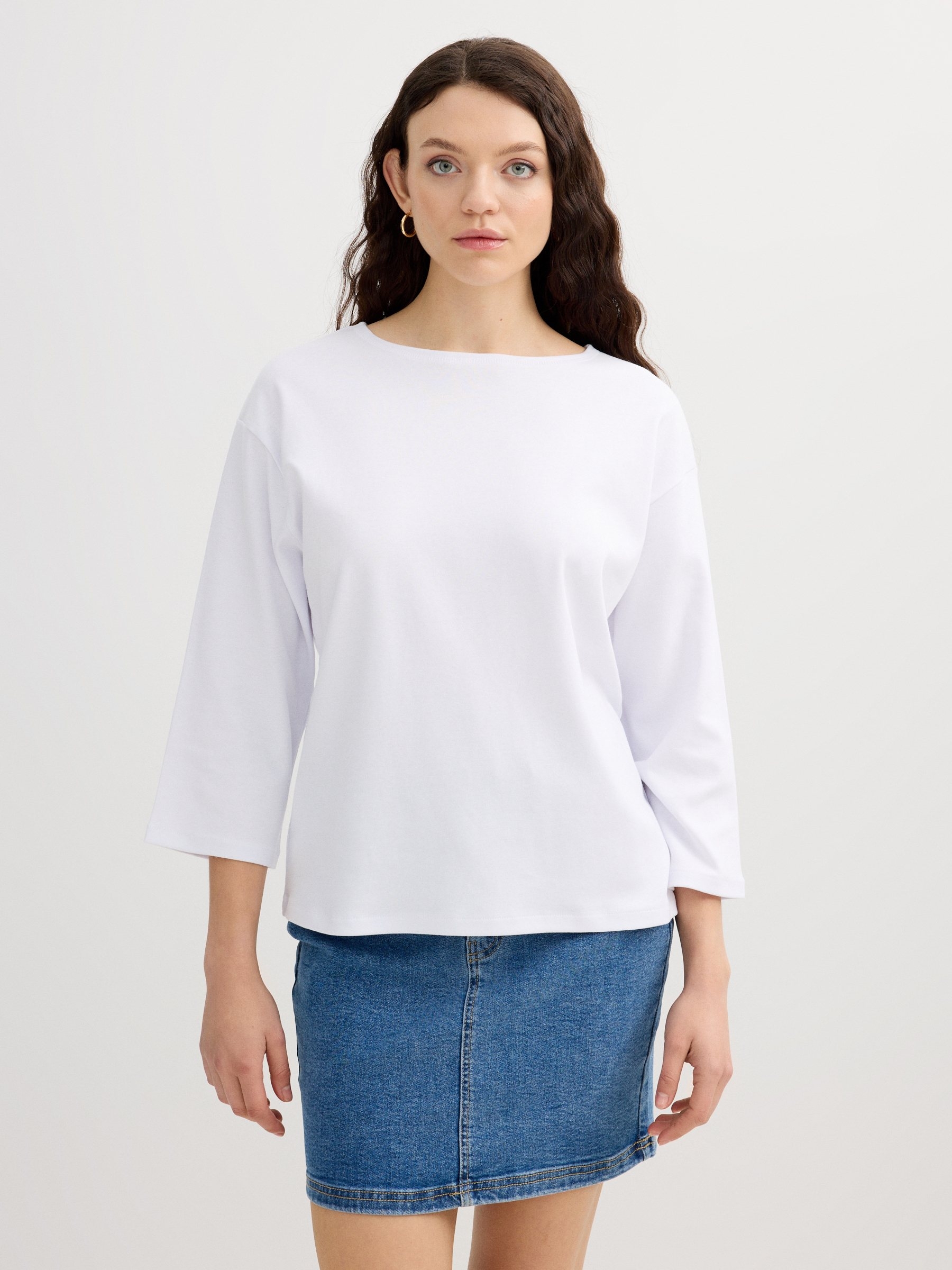 Camisola de algodão decote barco branco vista meia frontal