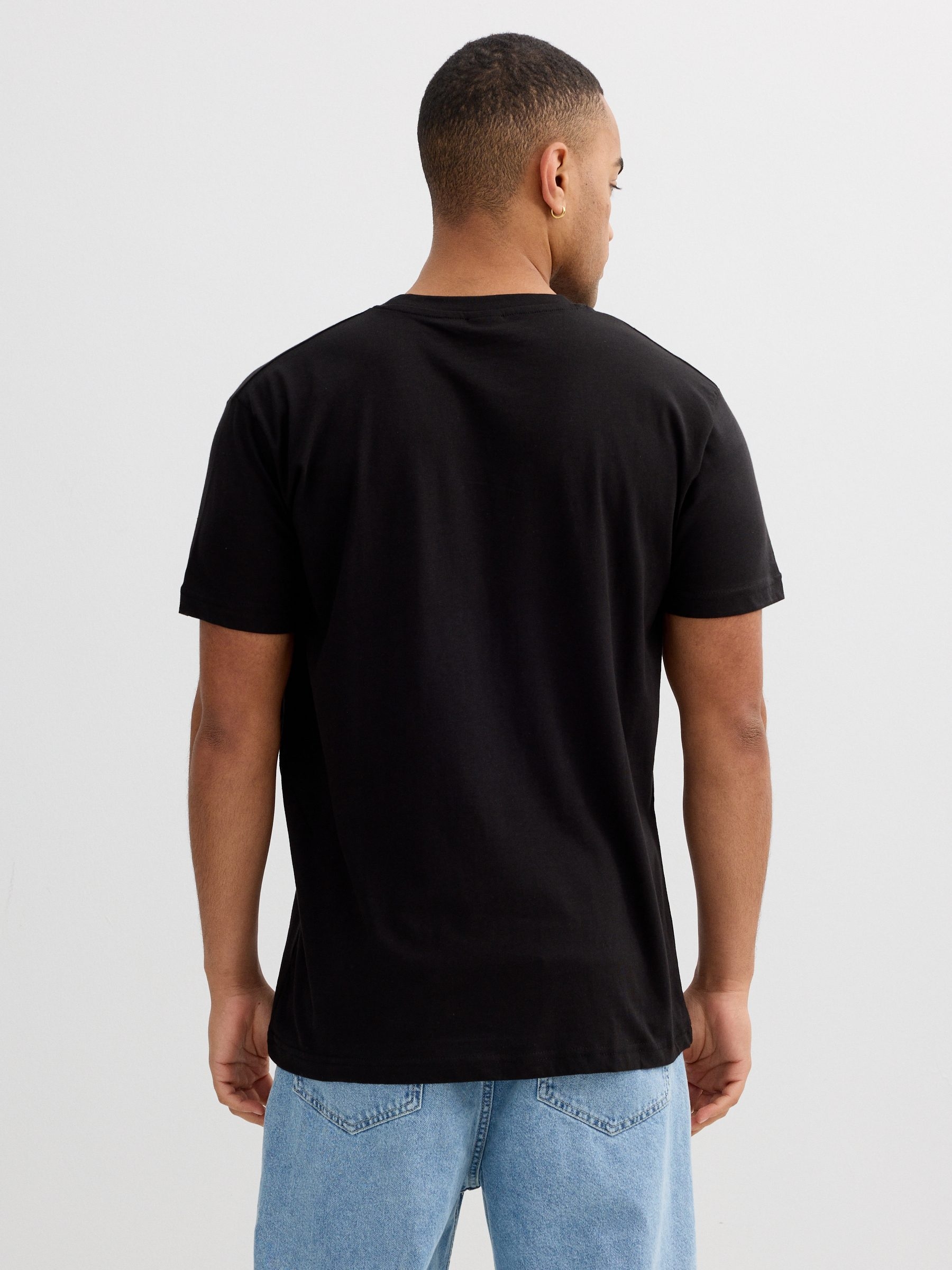Basic T-shirt black middle front view