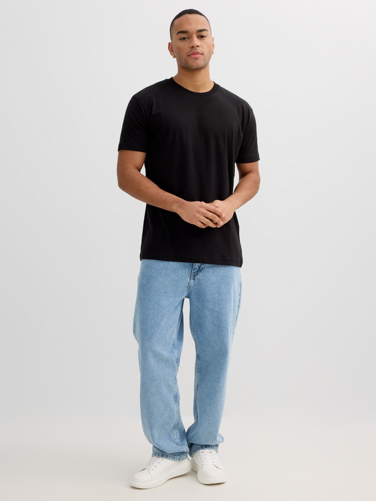 Basic T-shirt black front view