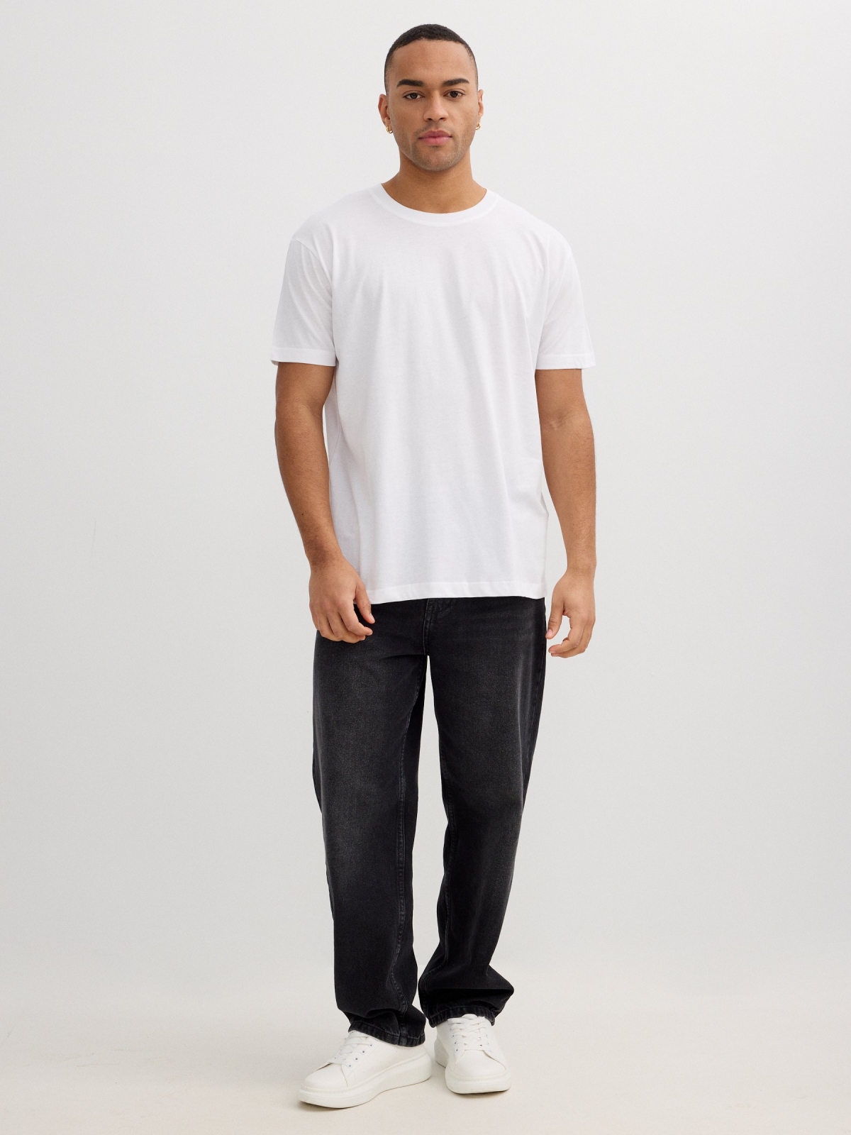 Basic T-shirt white front view