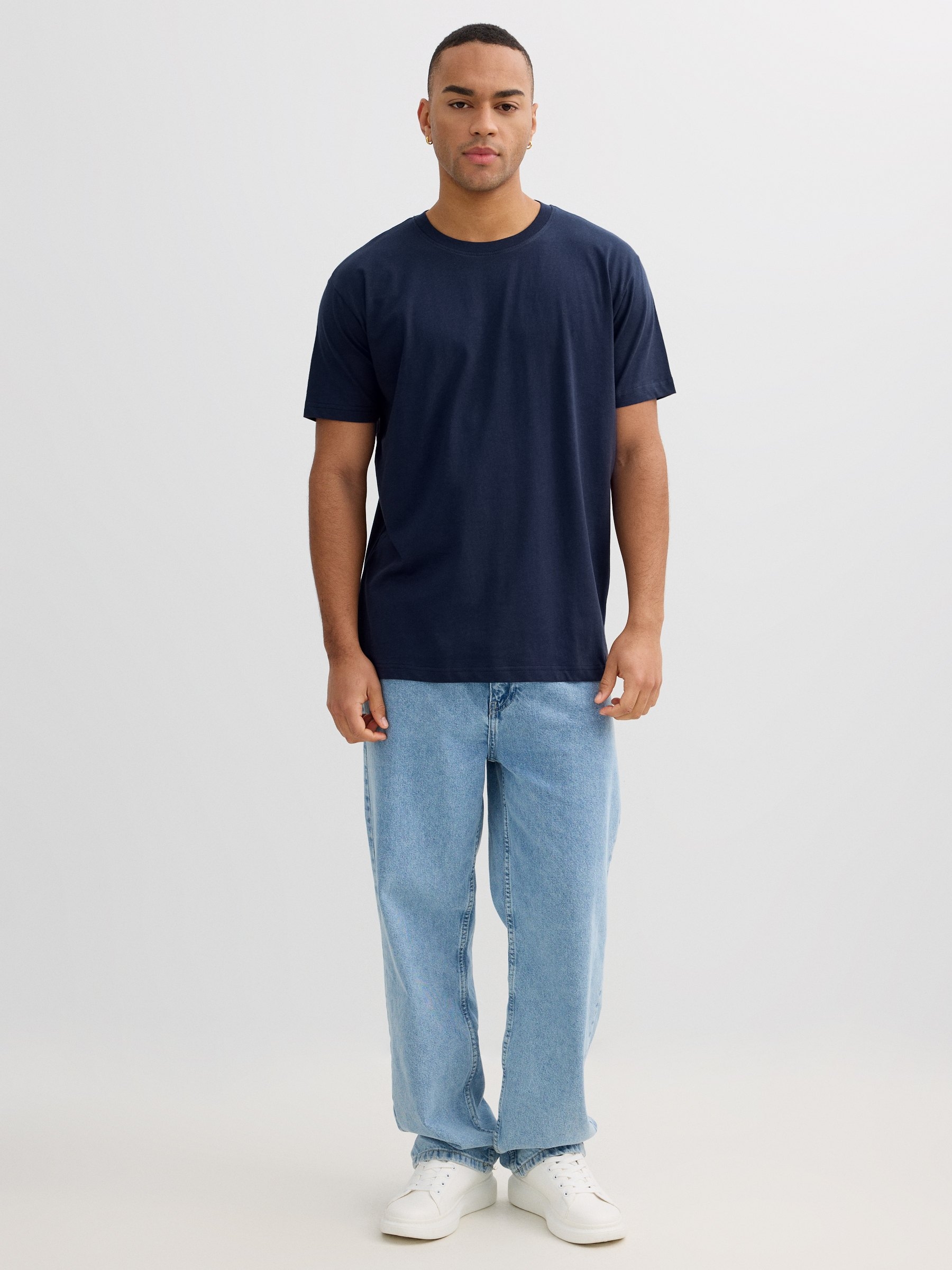 Basic T-shirt blue middle front view