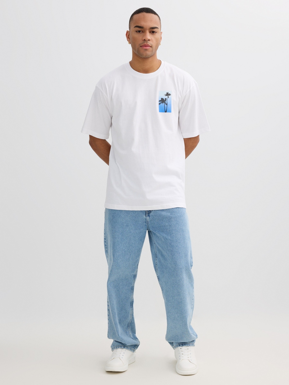 Camiseta tropical oversized blanca blanco vista general frontal