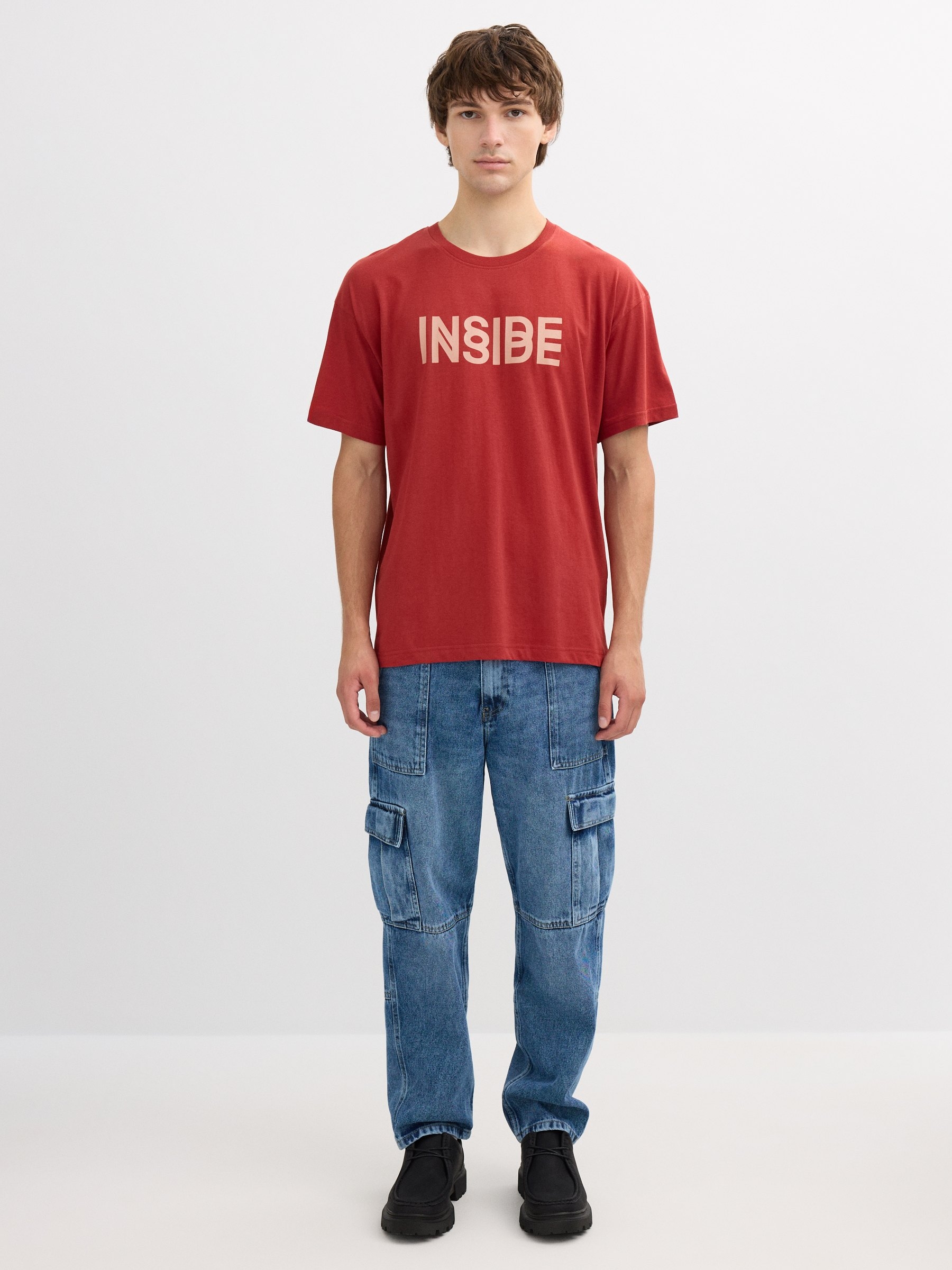 Inside logo t-shirt brick red middle front view