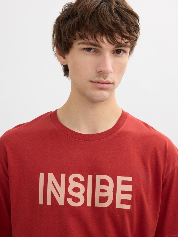 Inside logo t-shirt brick red detail view