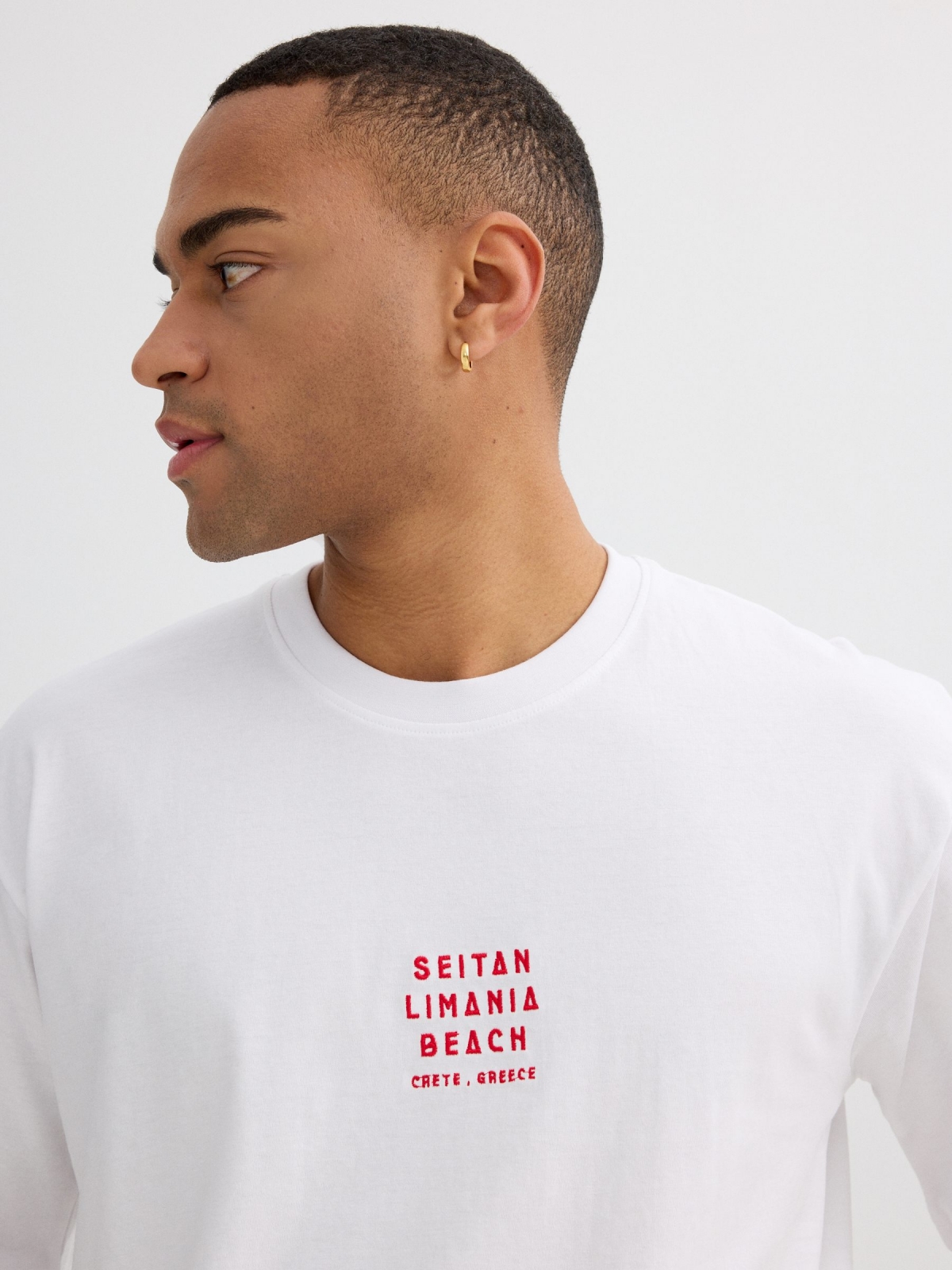 White oversized t-shirt white detail view