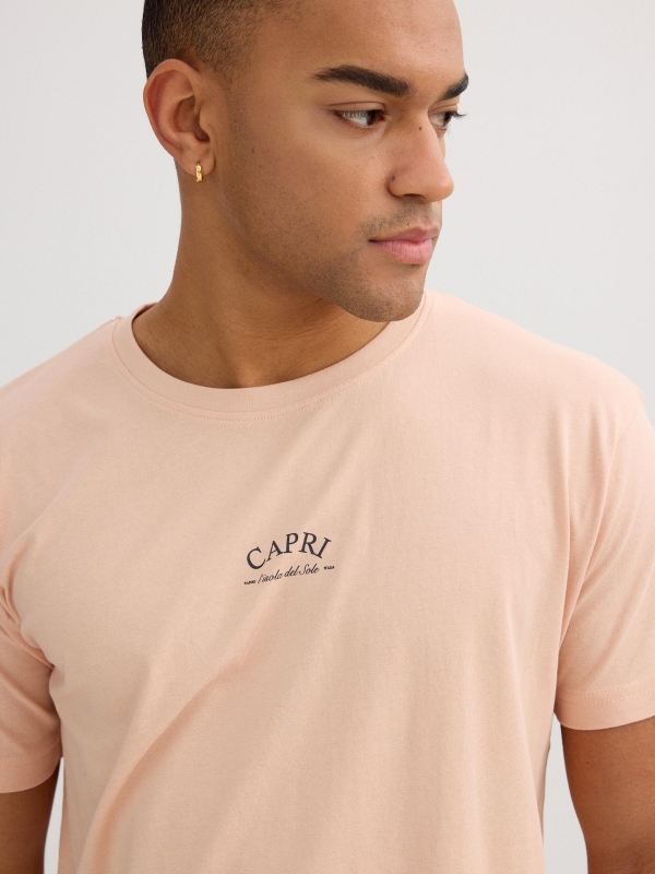 Camiseta Capri rosa nude vista detalle