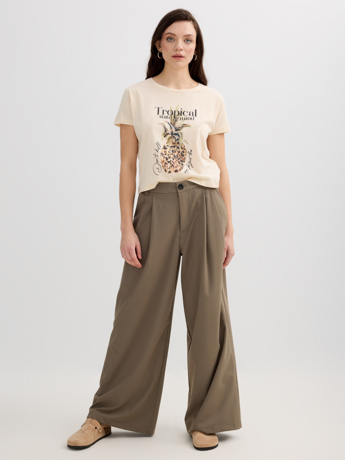 Camiseta abacaxi tropical areia vista geral frontal