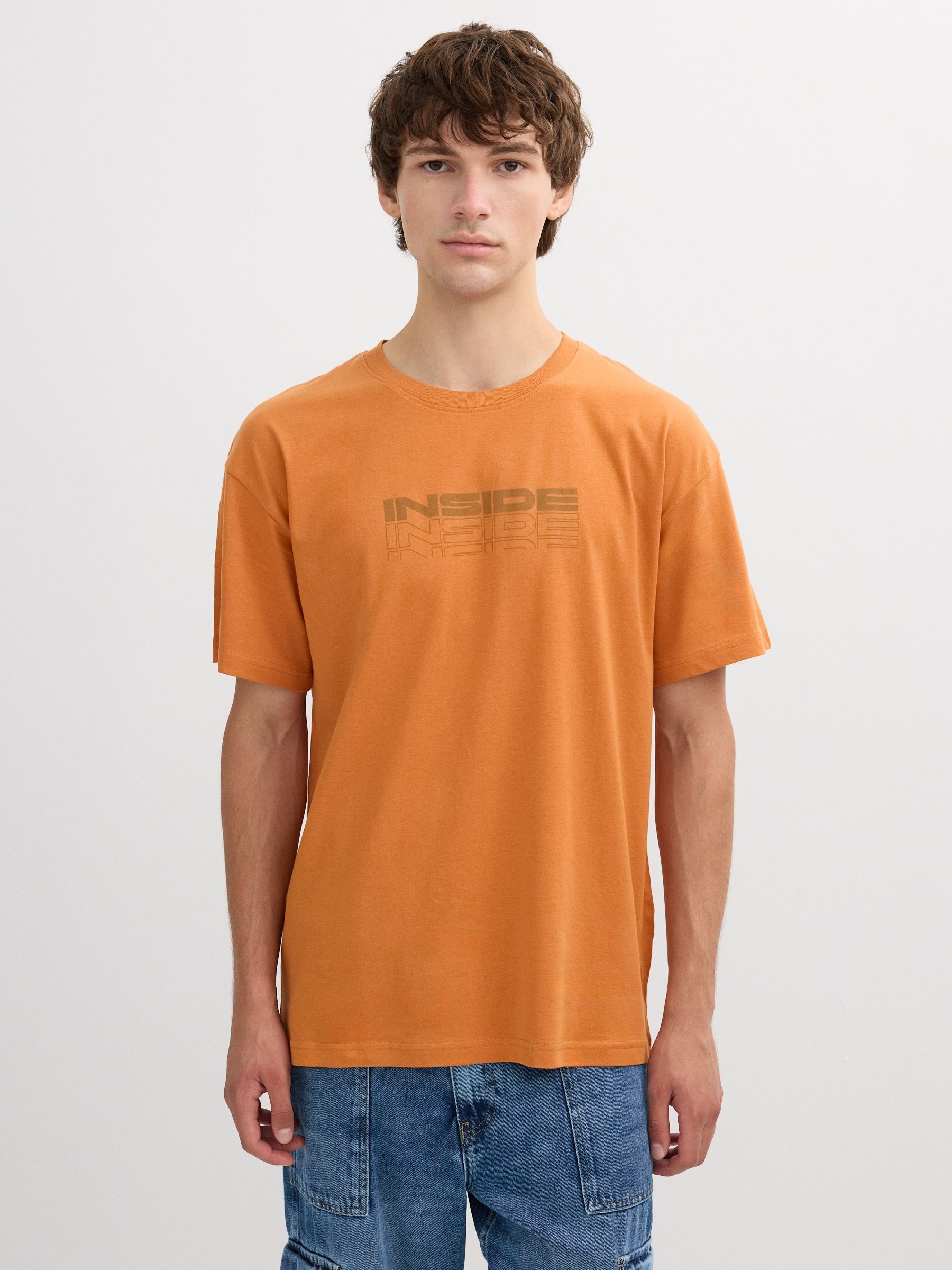 Inside logo t-shirt cinnamon middle front view