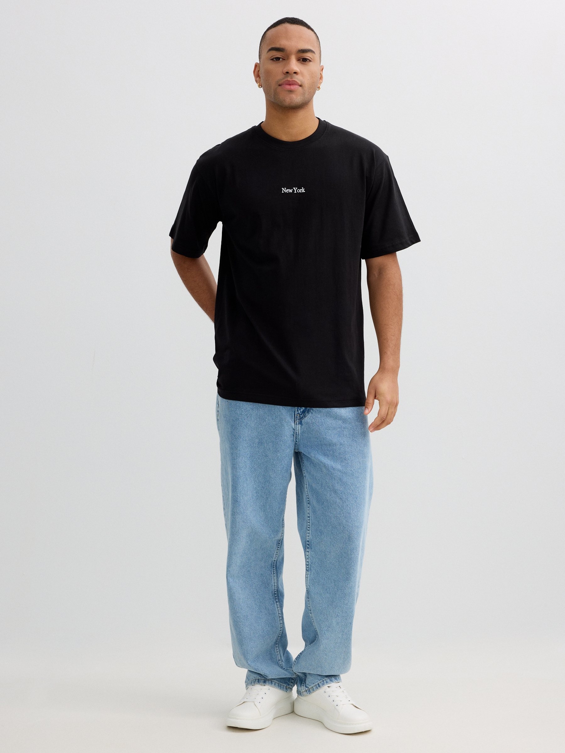 Camiseta preta New York preto vista meia frontal