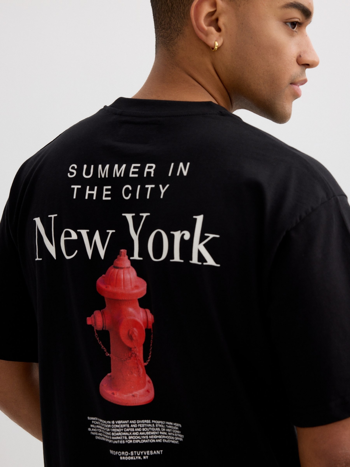 Black New York t-shirt black detail view
