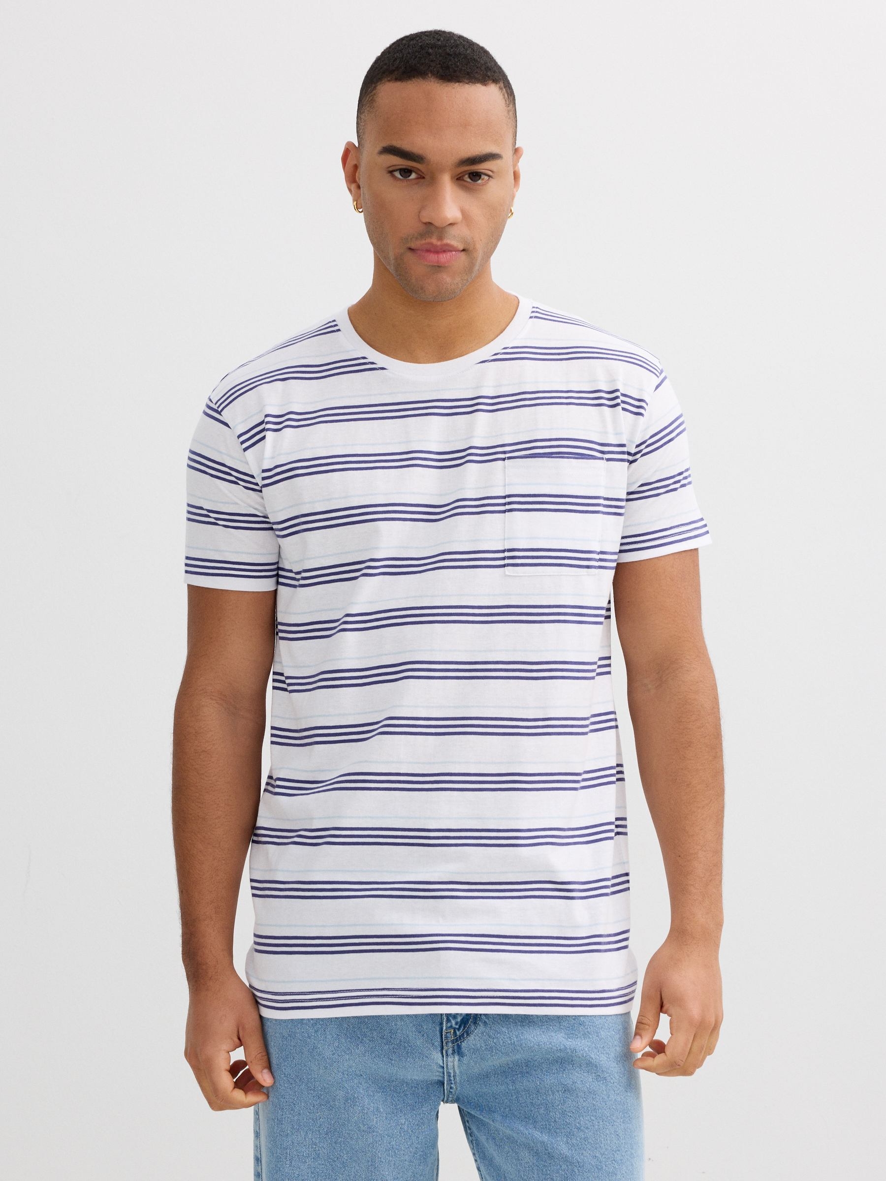 Short-sleeve striped shirt