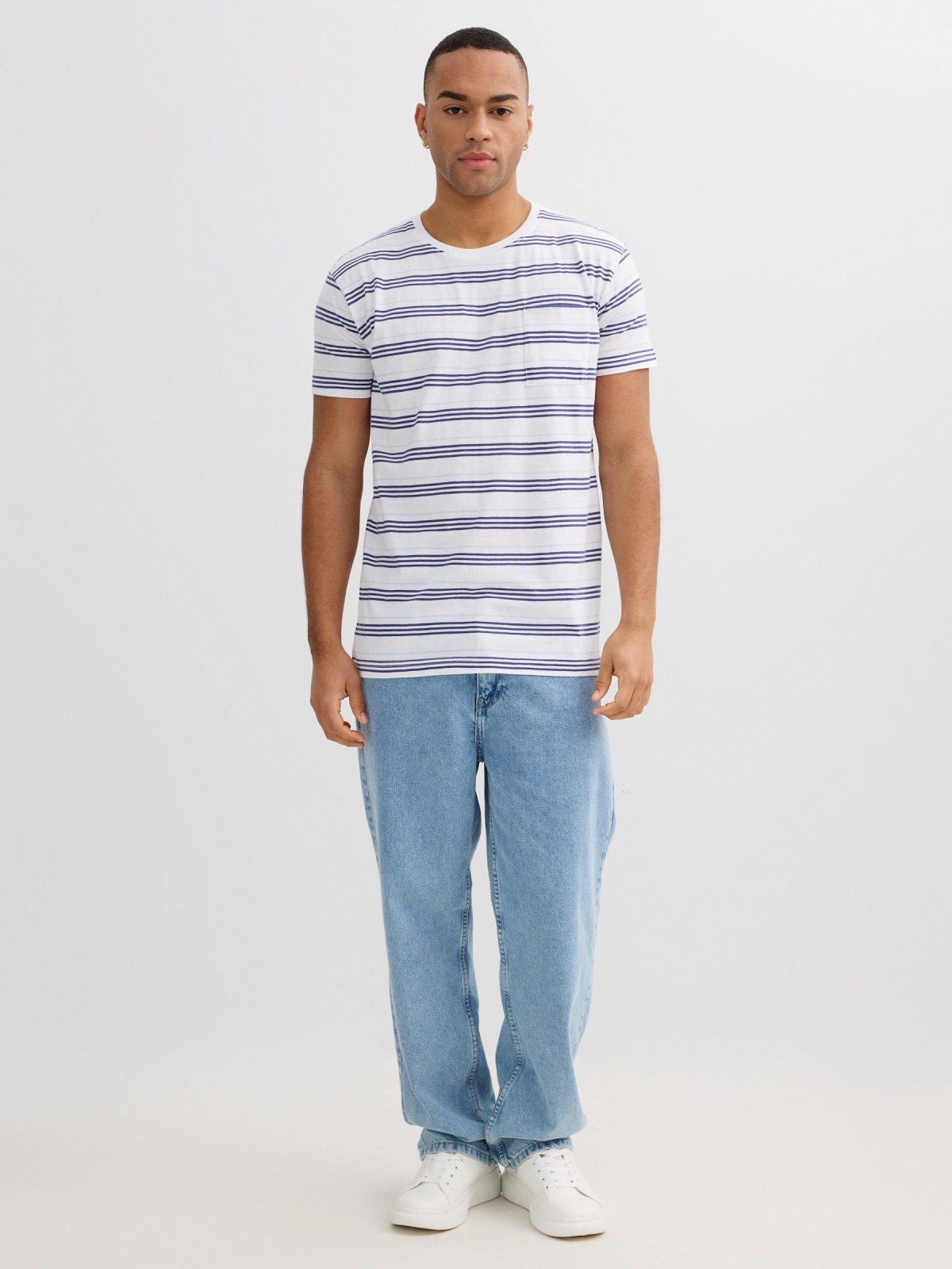 Short-sleeve striped shirt white front view