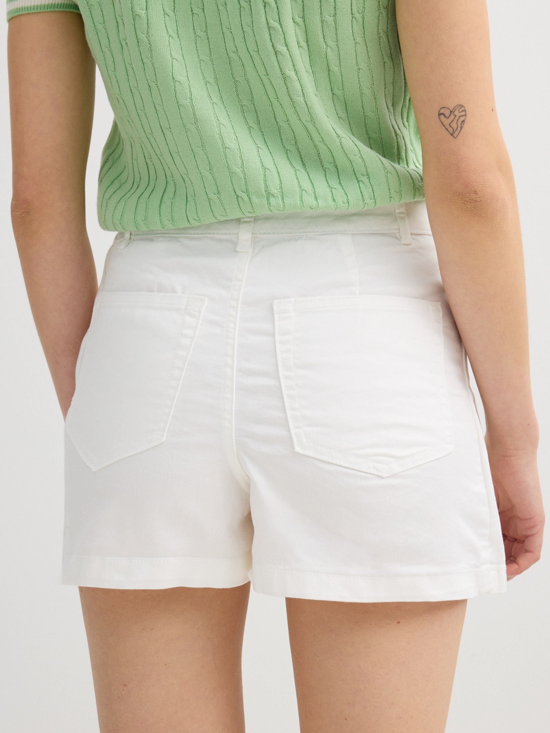 Skort with zipper white middle front view