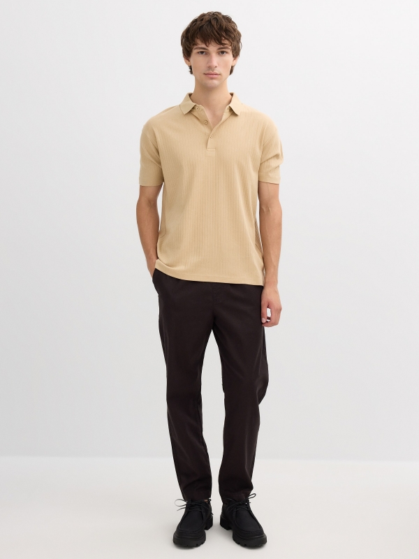 Polo básico canalé arena vista general frontal