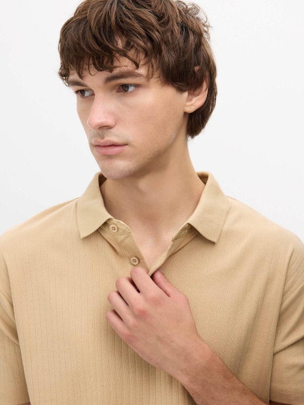 Ribbed basic polo sand detail view