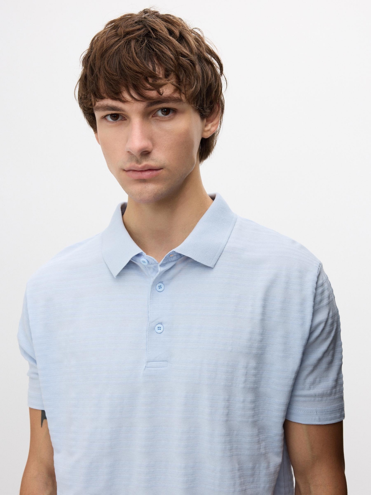 Basic embossed striped polo light blue detail view