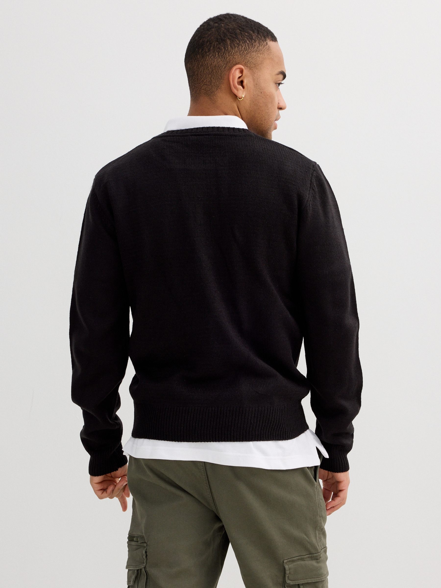 Round neck knit sweater black middle front view
