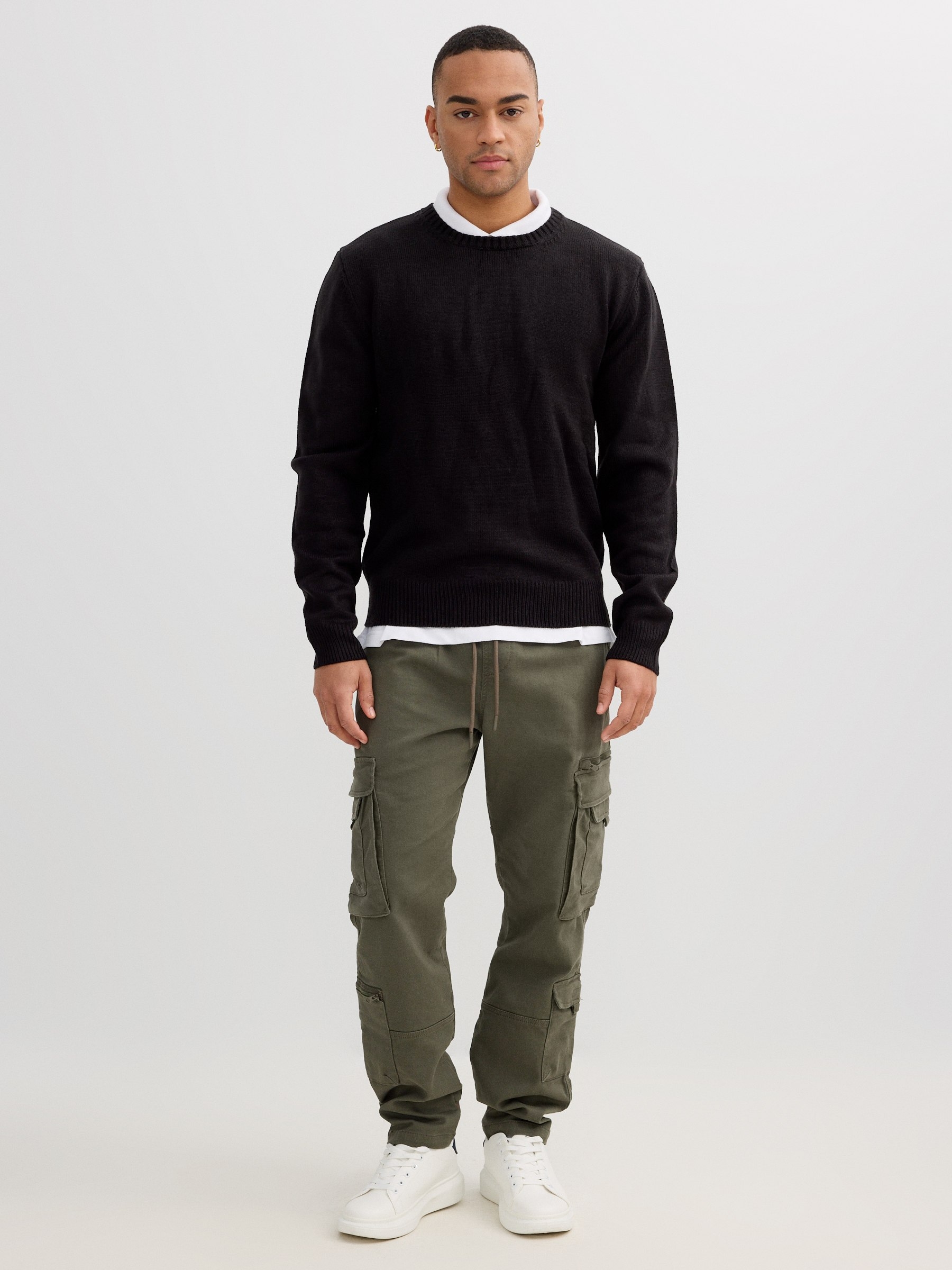 Jersey de malha gola redonda preto vista meia frontal