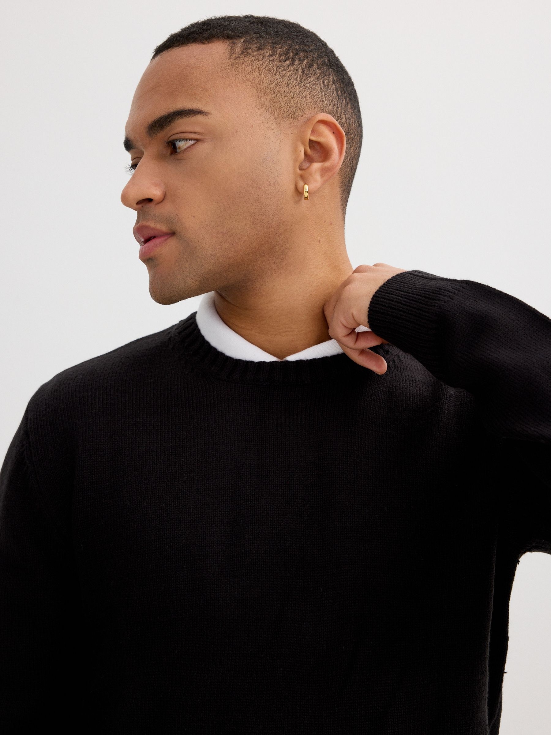 Round neck knit sweater black middle front view
