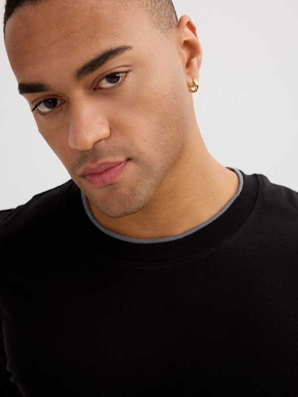 Long-sleeved mustard shirt black detail view