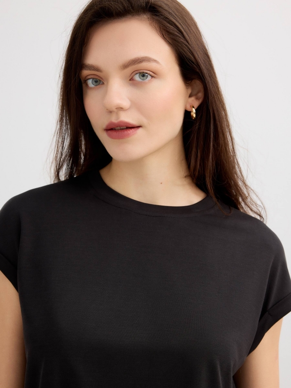 Camiseta sin mangas de algodón negro vista detalle