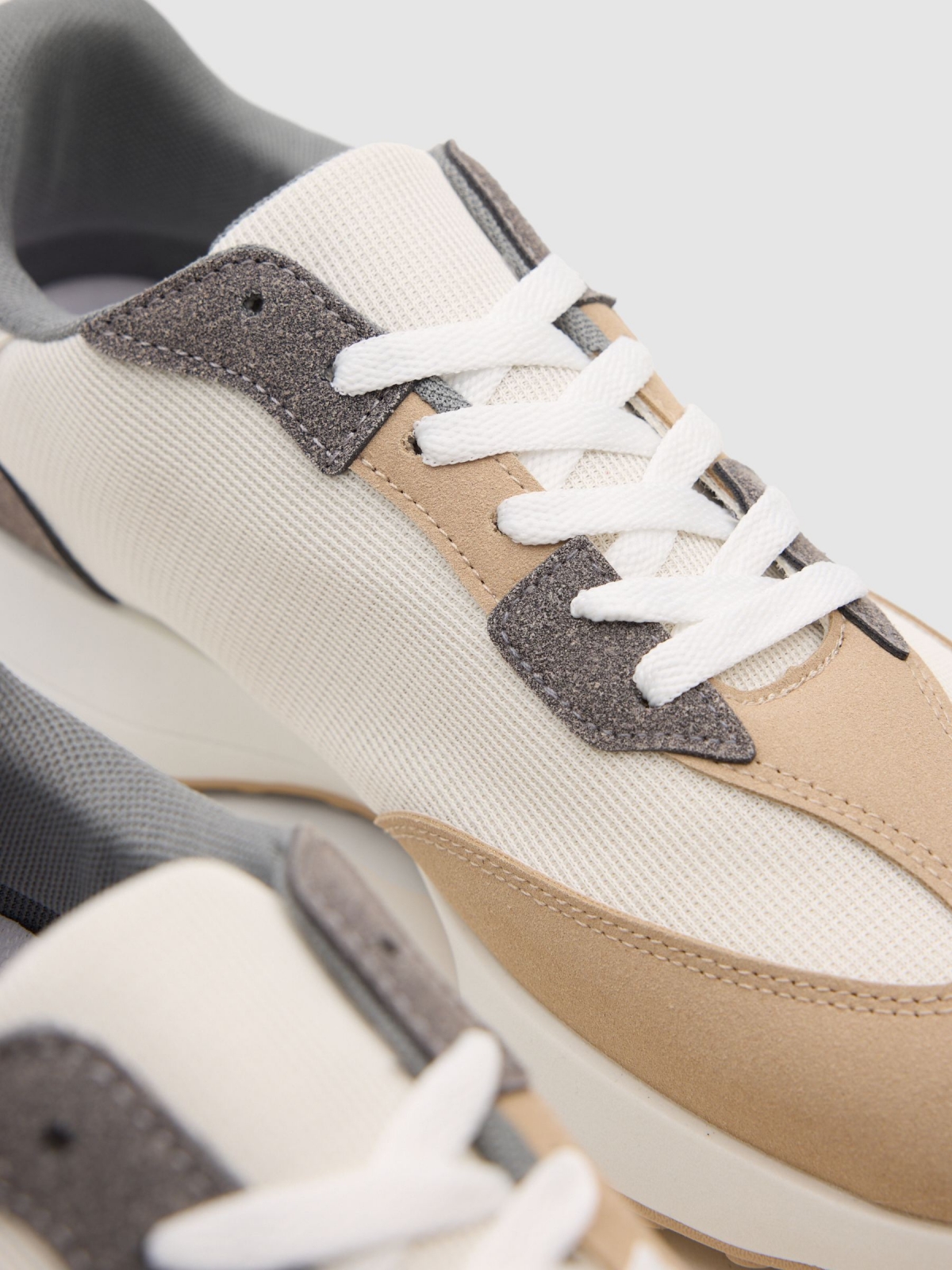 Zapatillas de running nylon combinadas beige vista detalle