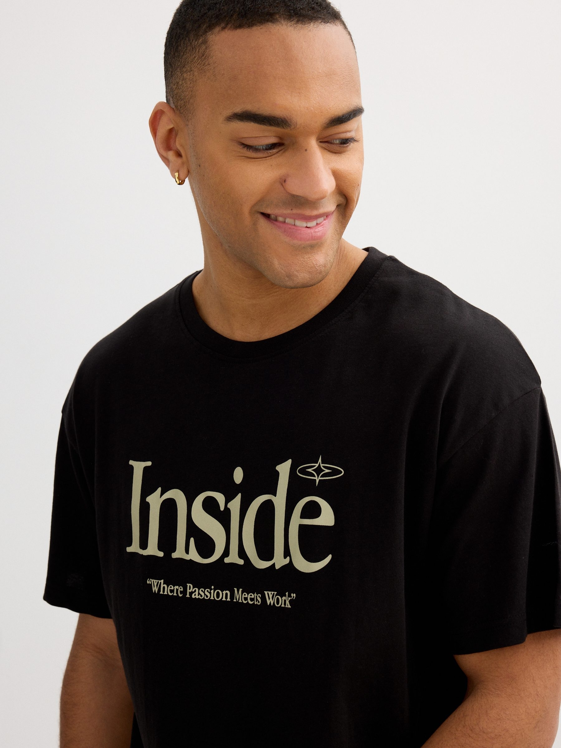 Camiseta Inside azul negro vista media frontal
