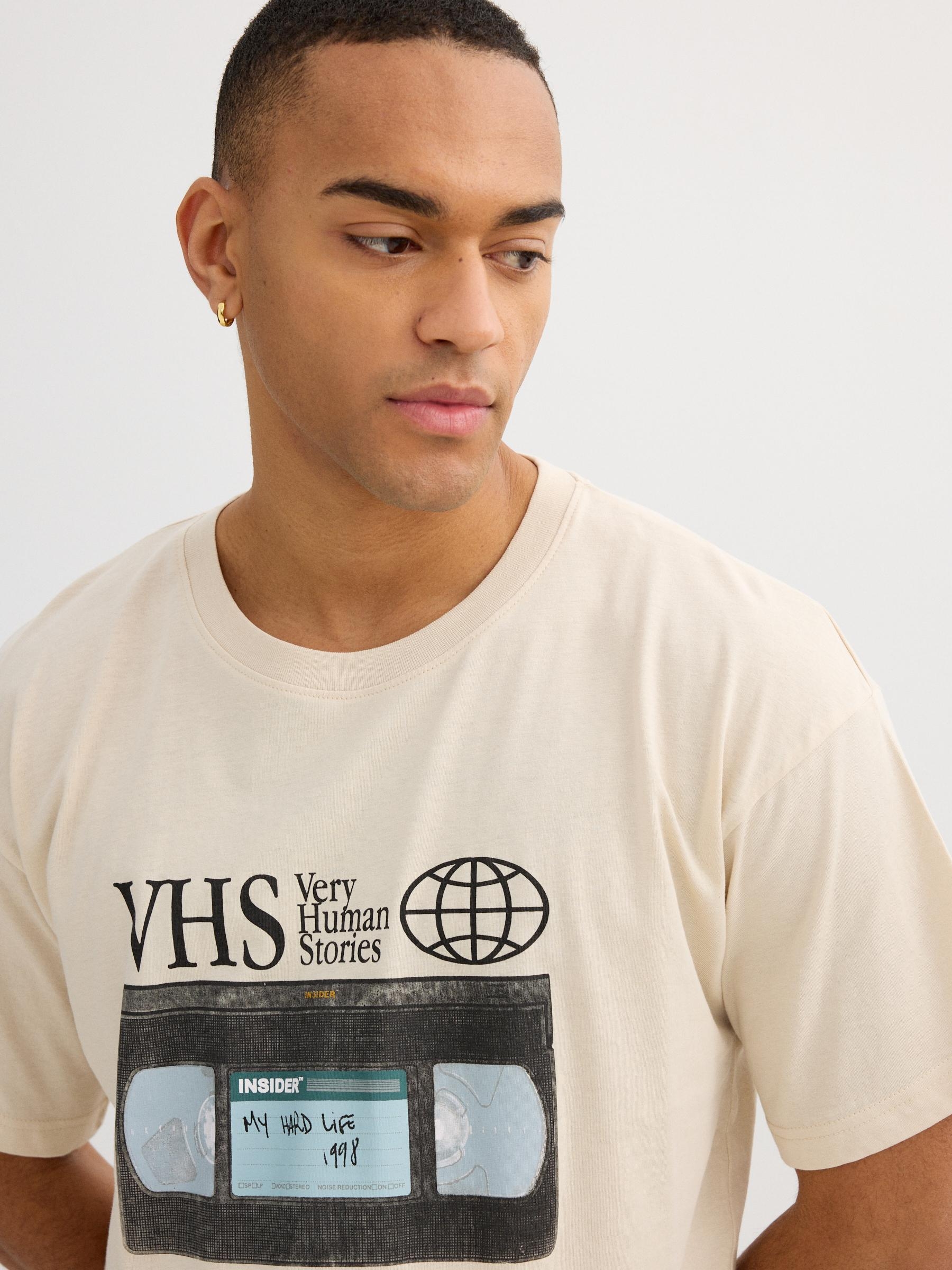 Camiseta VHS crudo vista media frontal