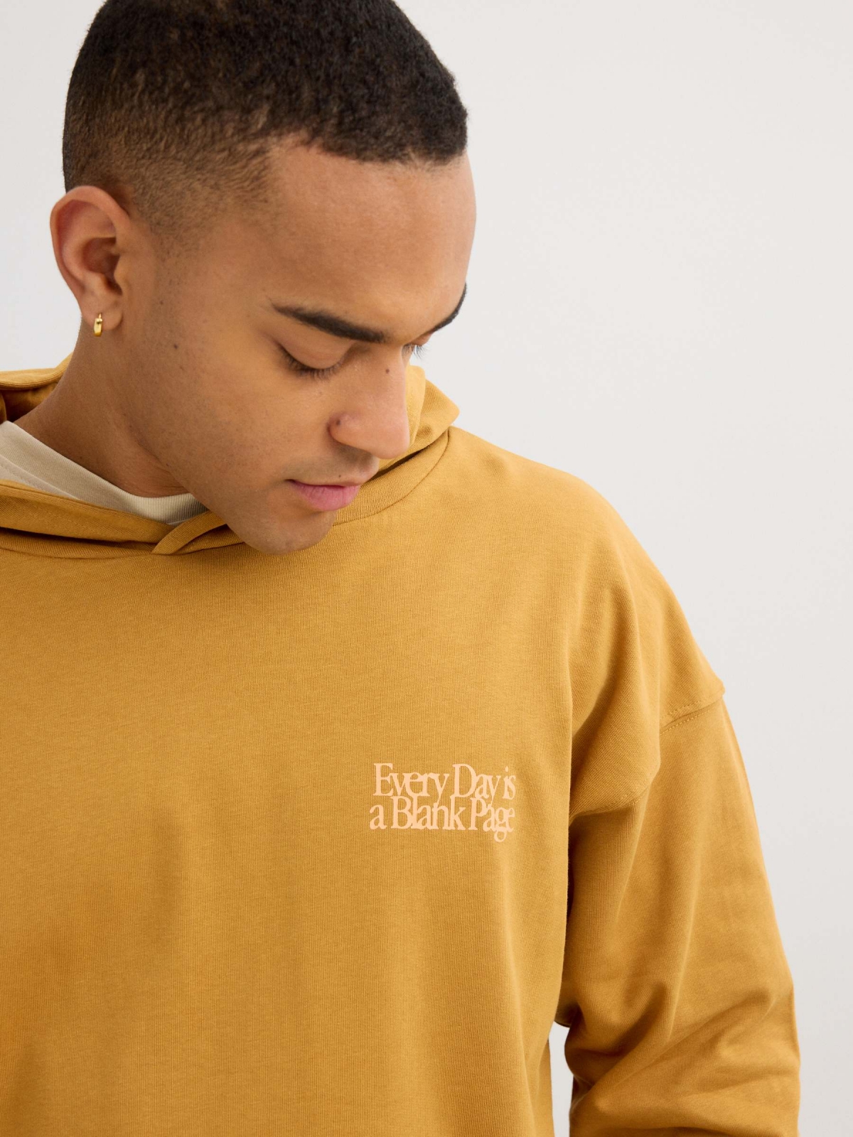 Sudadera felpa oversized Every Day marrón vista detalle