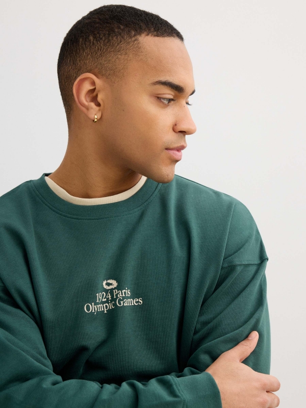 Oversized fleece sweatshirt text dark green detail view