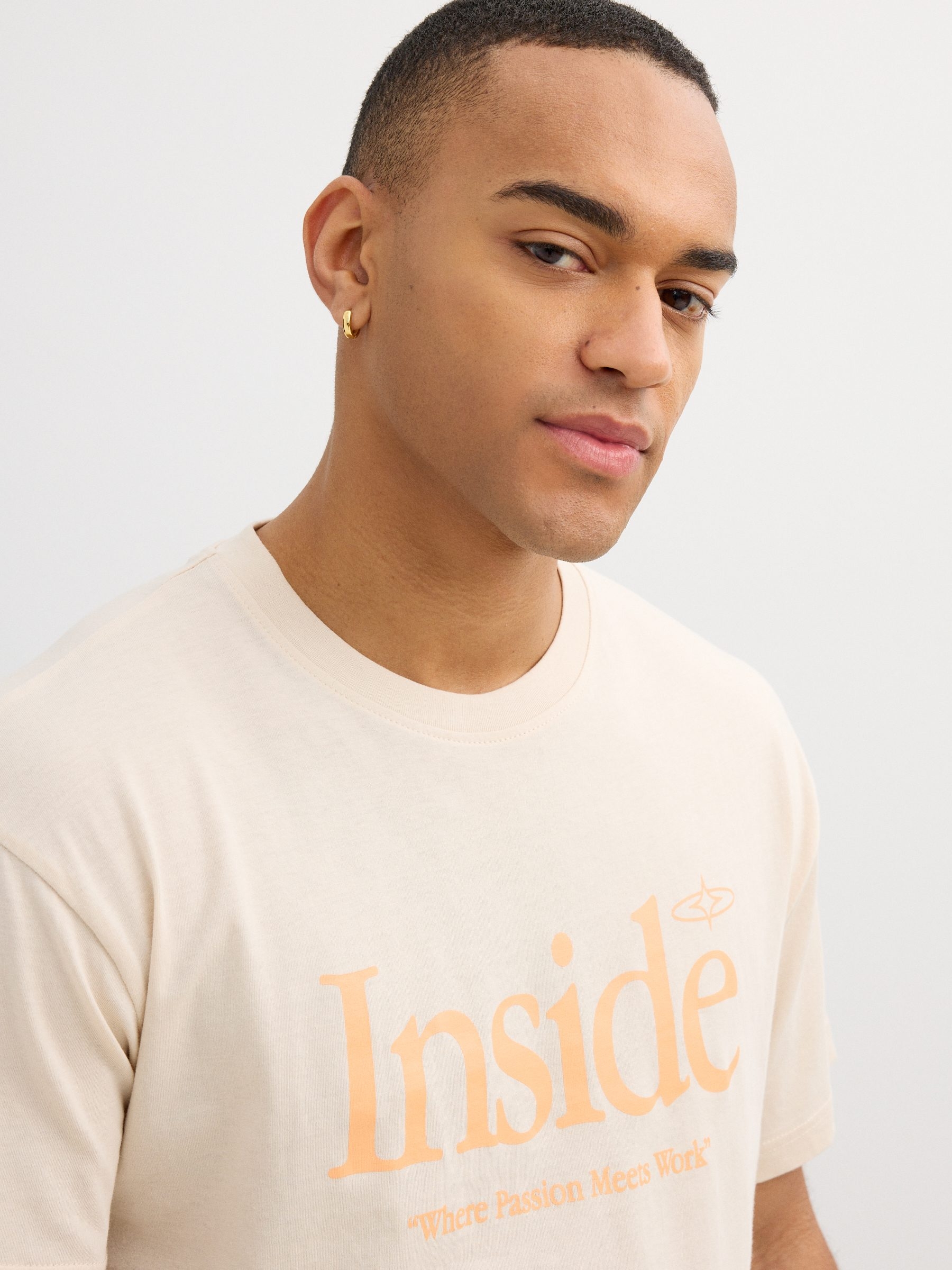 Camiseta Inside crudo vista media frontal