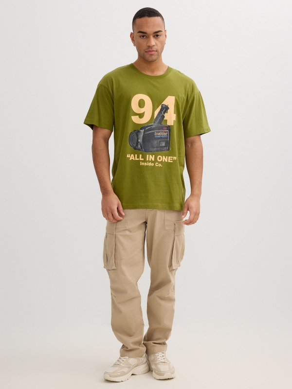 Camiseta verde con estampado retro verde vista general frontal