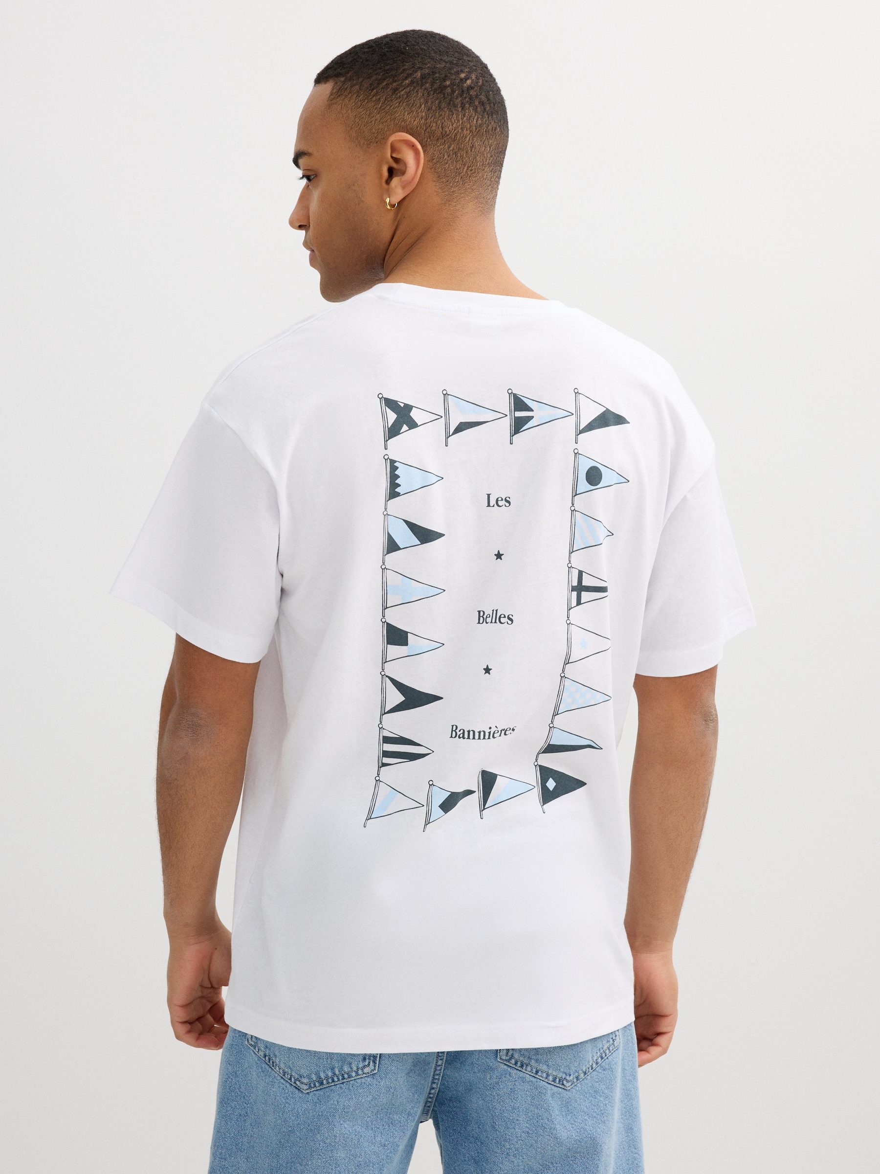 Camiseta mensagem minimalista branco vista meia frontal