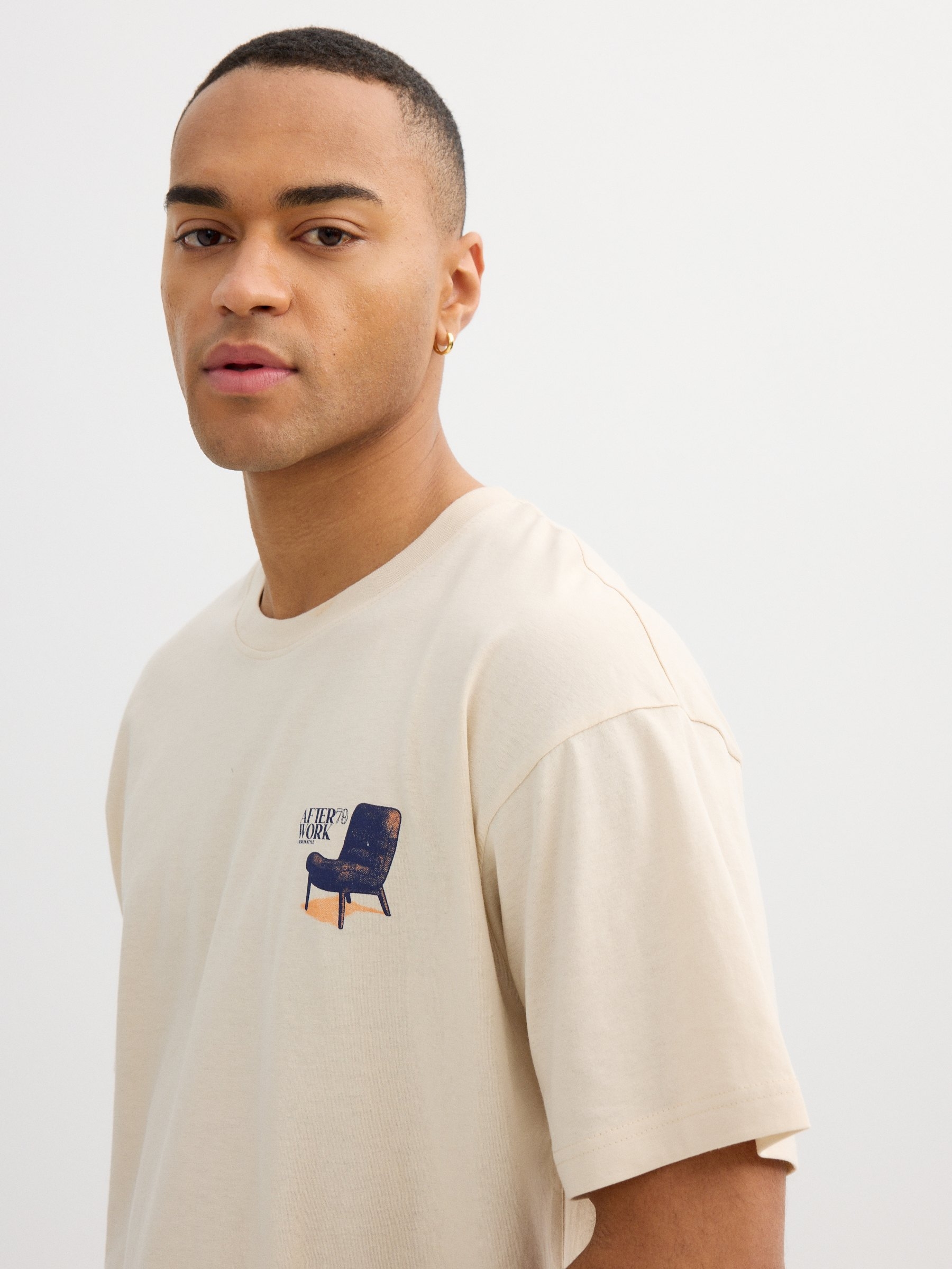 Camiseta After Work crudo vista media frontal