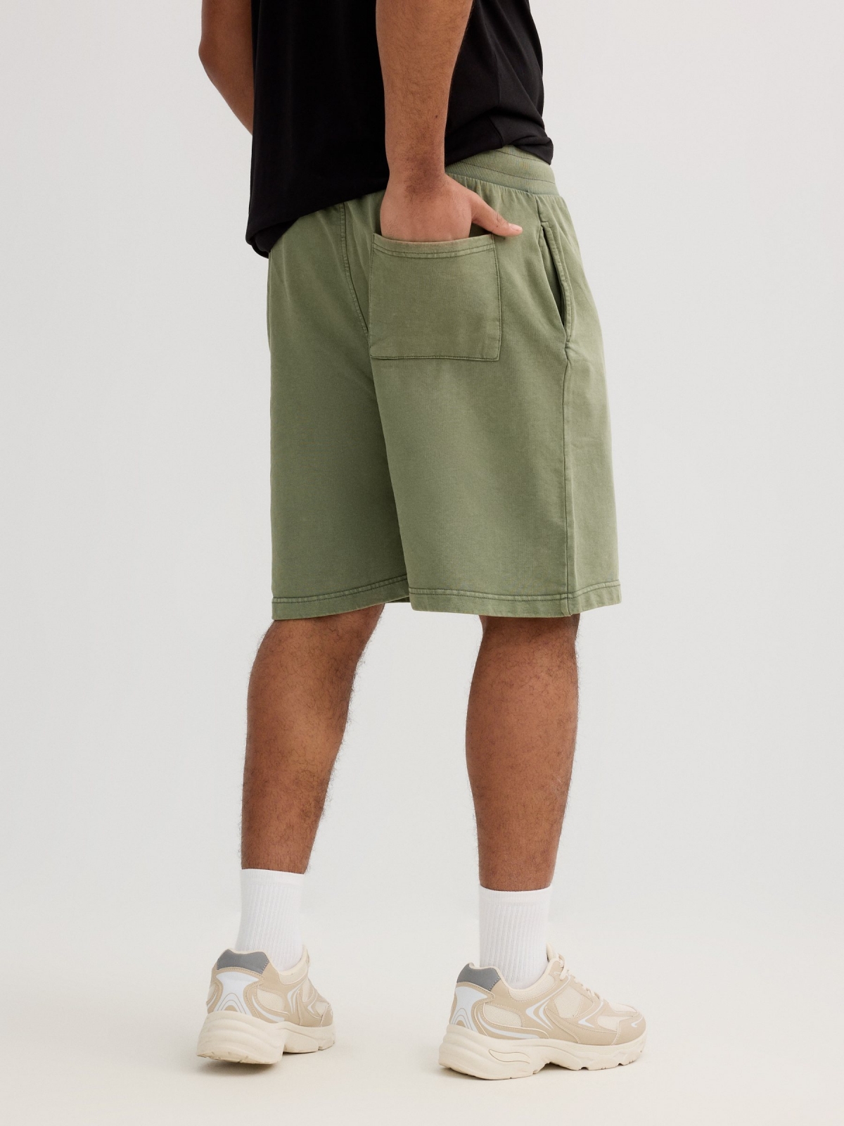 Sports fleece Bermuda with drawstrings green front view