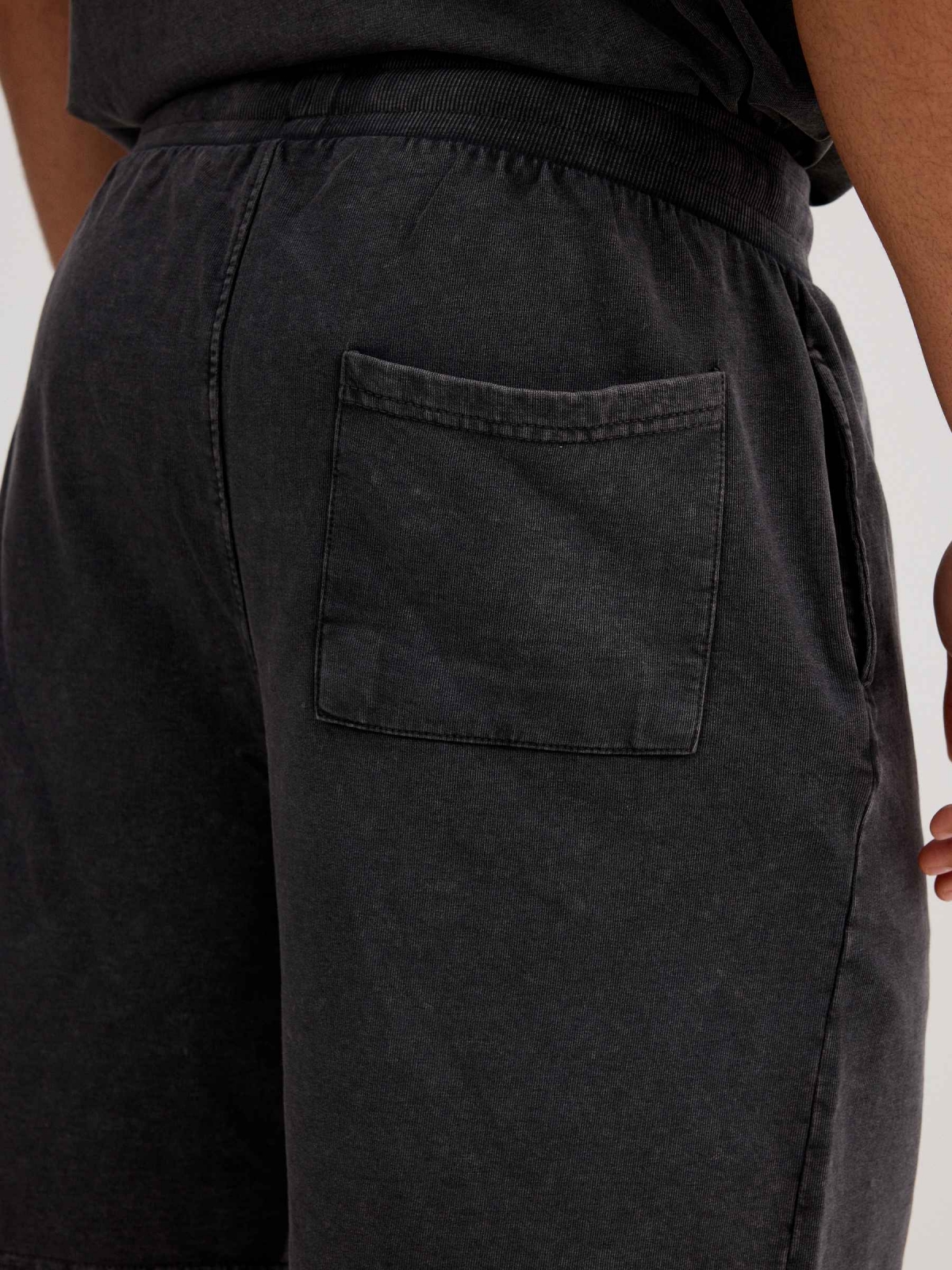 Sports fleece Bermuda with drawstrings black detail view