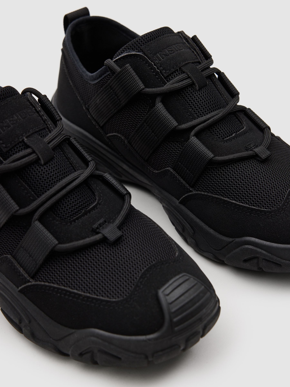 Tênis de corrida combinados nylon preto vista detalhe