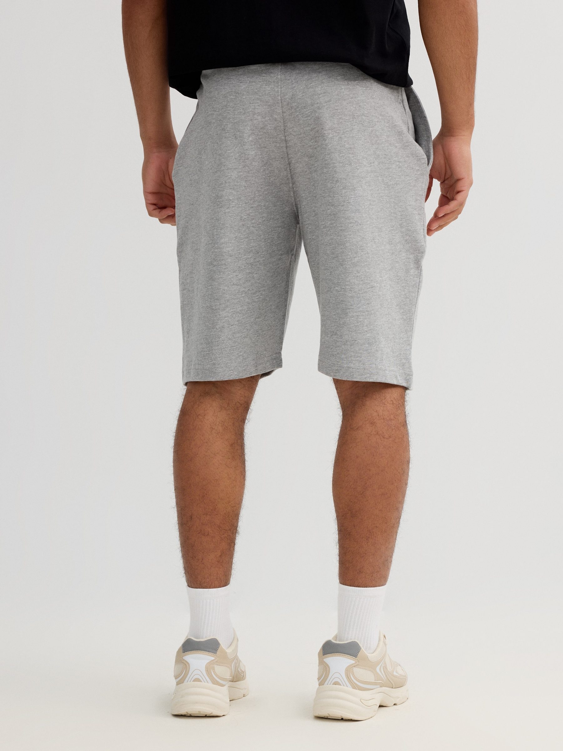 Basic jogger bermuda shorts