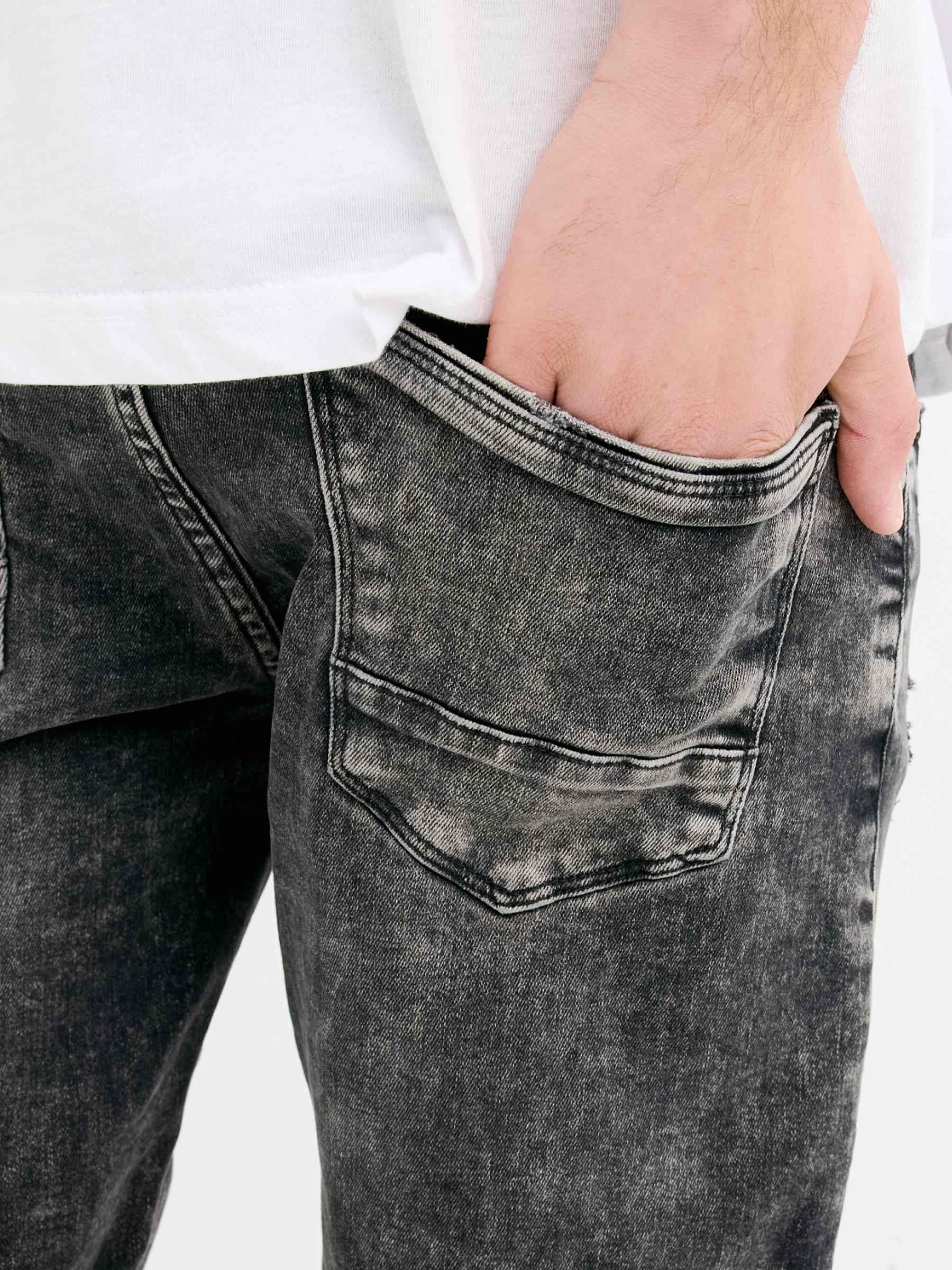 Bermuda jeans skinny com rasgos