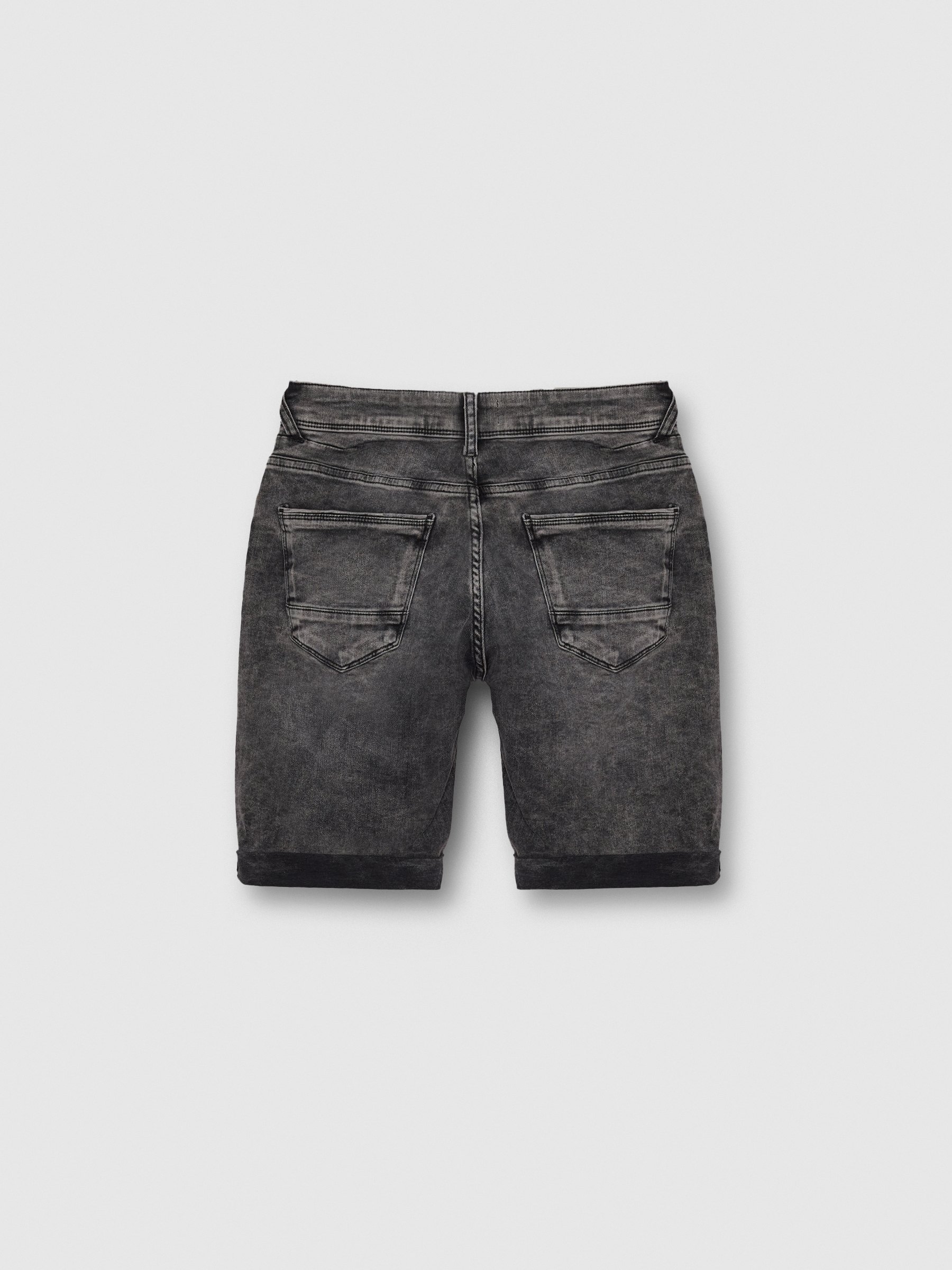 Bermuda jeans skinny com rasgos