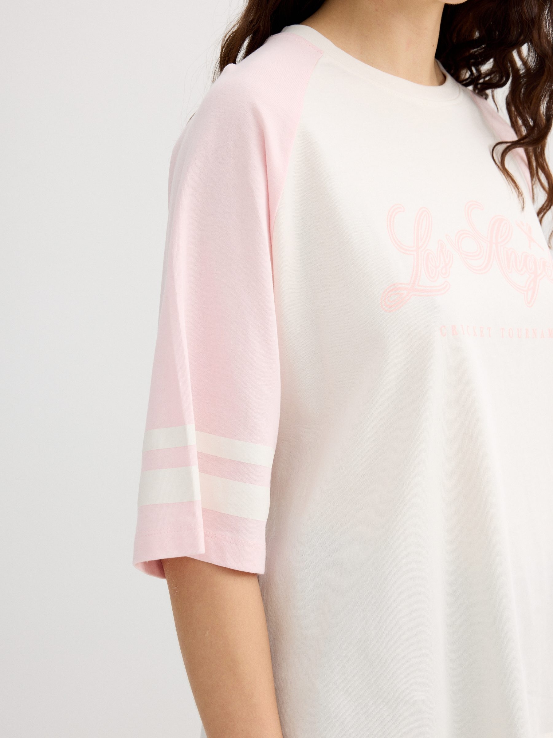 Camiseta de algodão manga curta oversize off white vista meia frontal