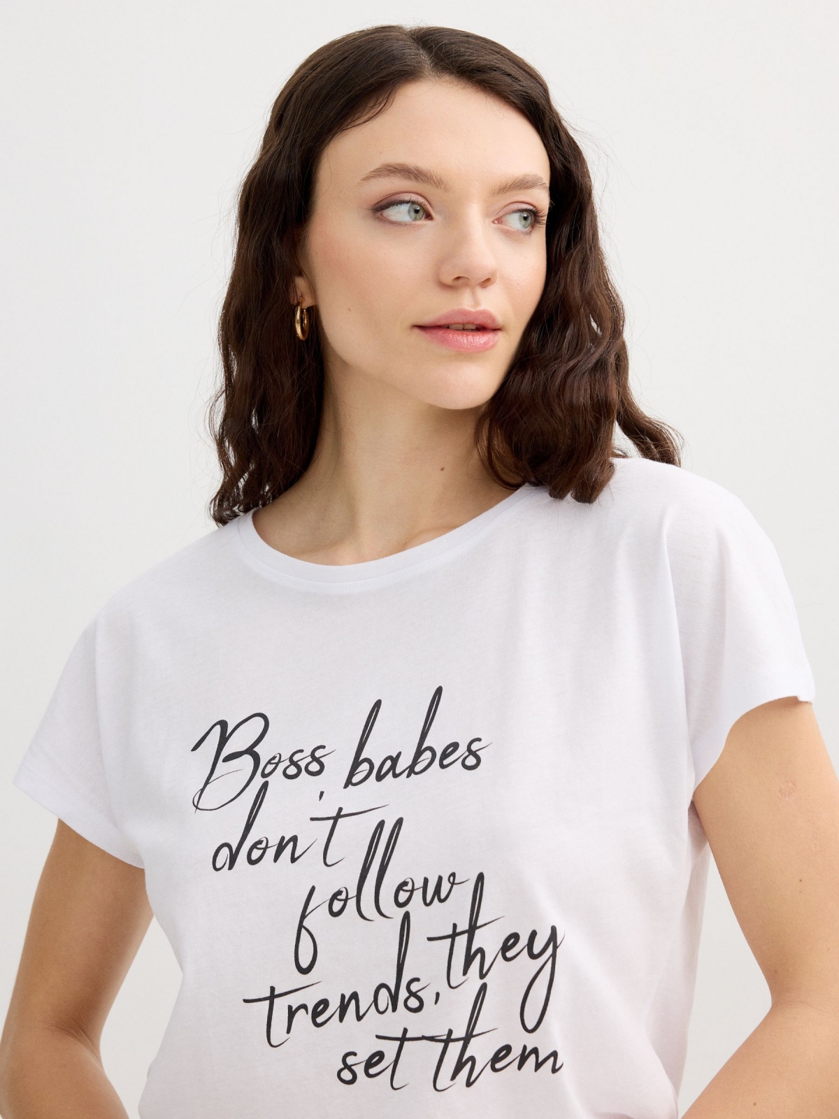 Camiseta Boss Babes Algodão branco vista detalhe